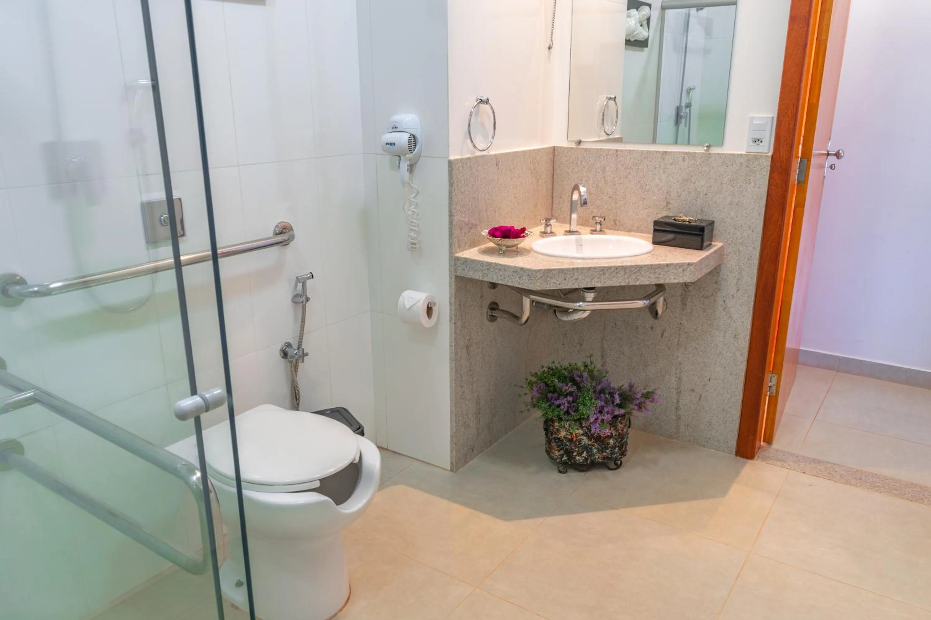 Bathroom in BellaMinas Pousada