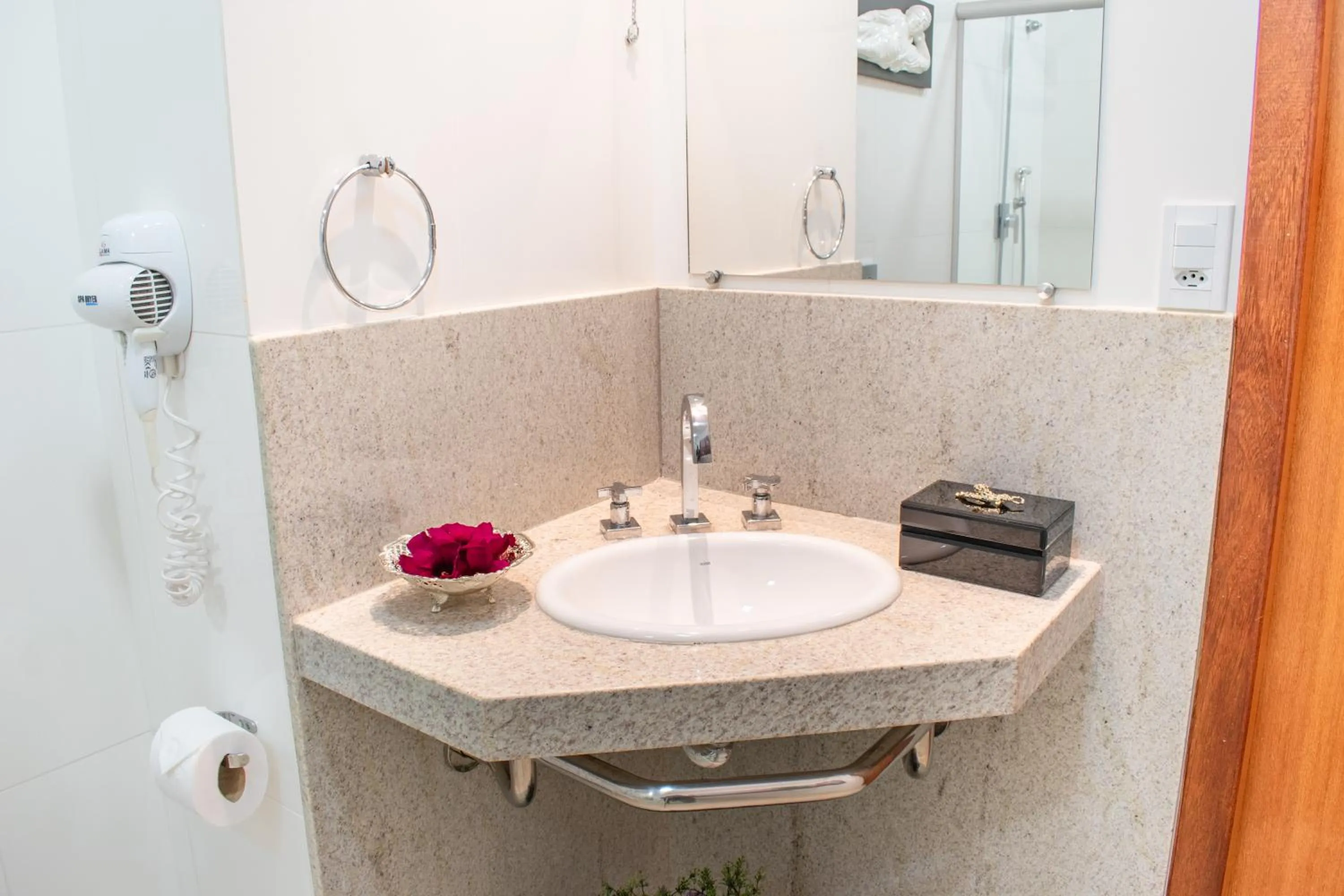 Bathroom in BellaMinas Pousada