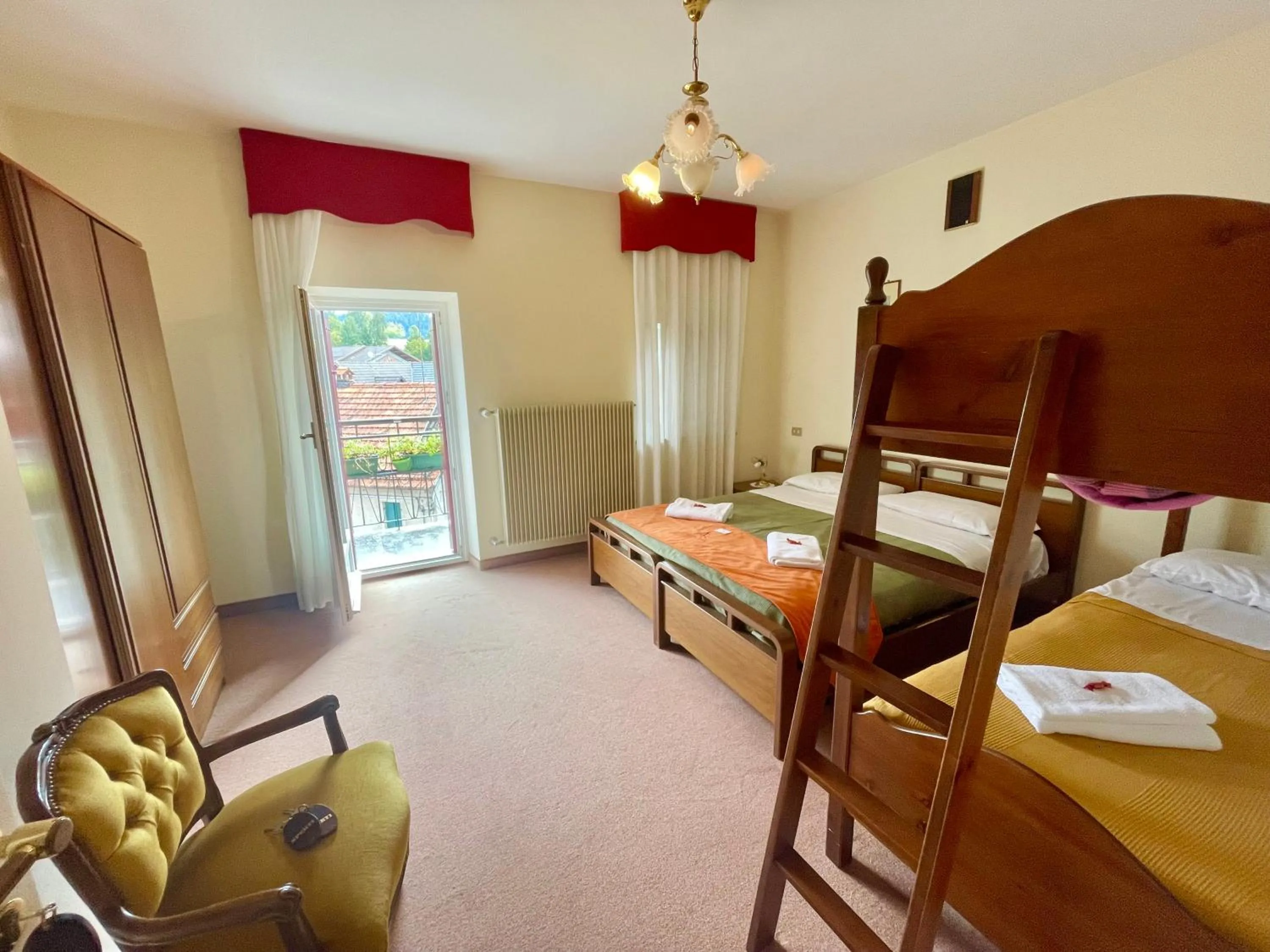 Quadruple Room with Private Bathroom - single occupancy in Albergo Casa Sperti