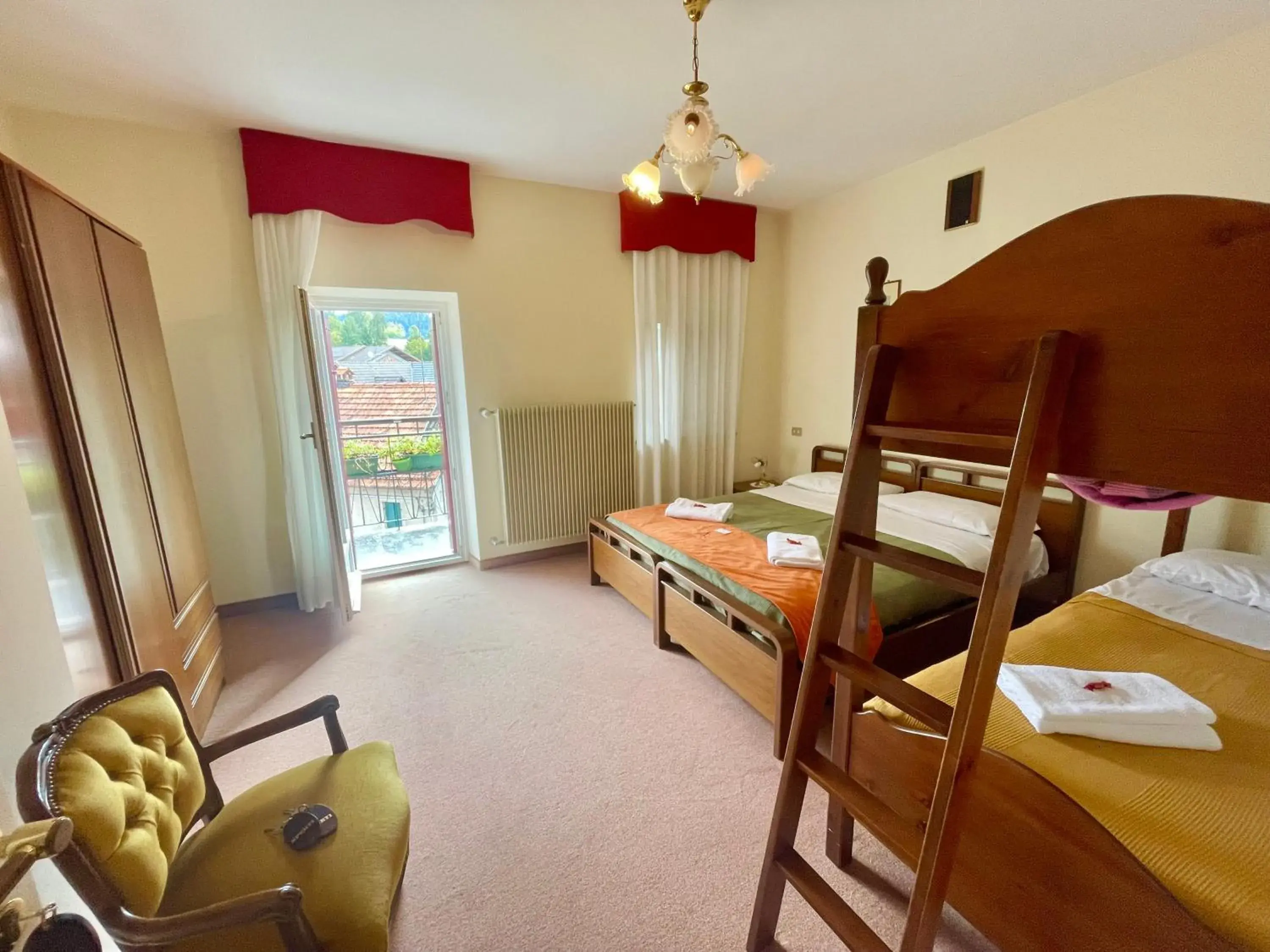 Quadruple Room with Private Bathroom - single occupancy in Albergo Casa Sperti Quadruple Room with Private Bathroom - single occupancy in Albergo Casa Sperti