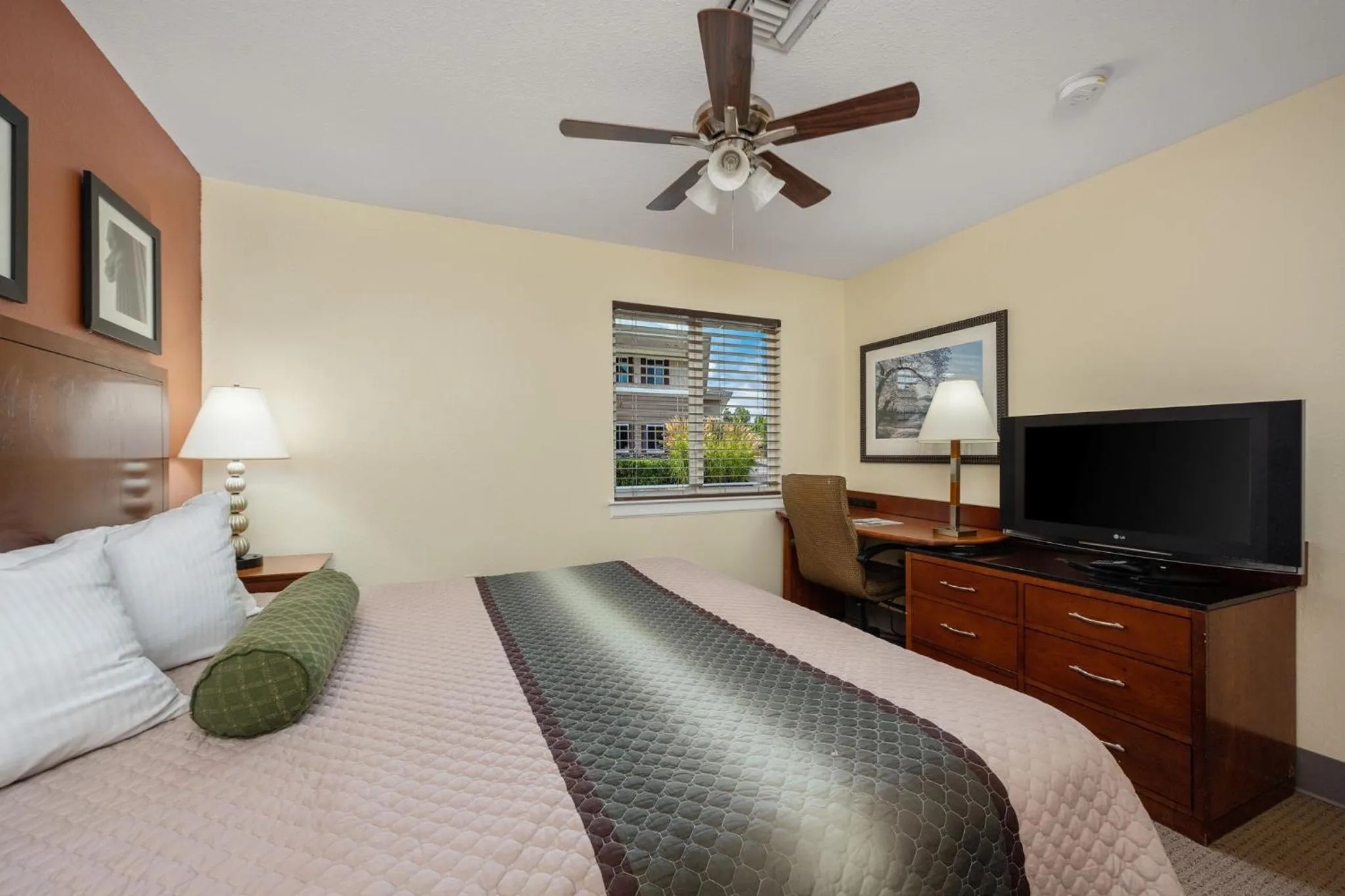 Bedroom, Bed in Affordable Suites of America Stafford Quantico