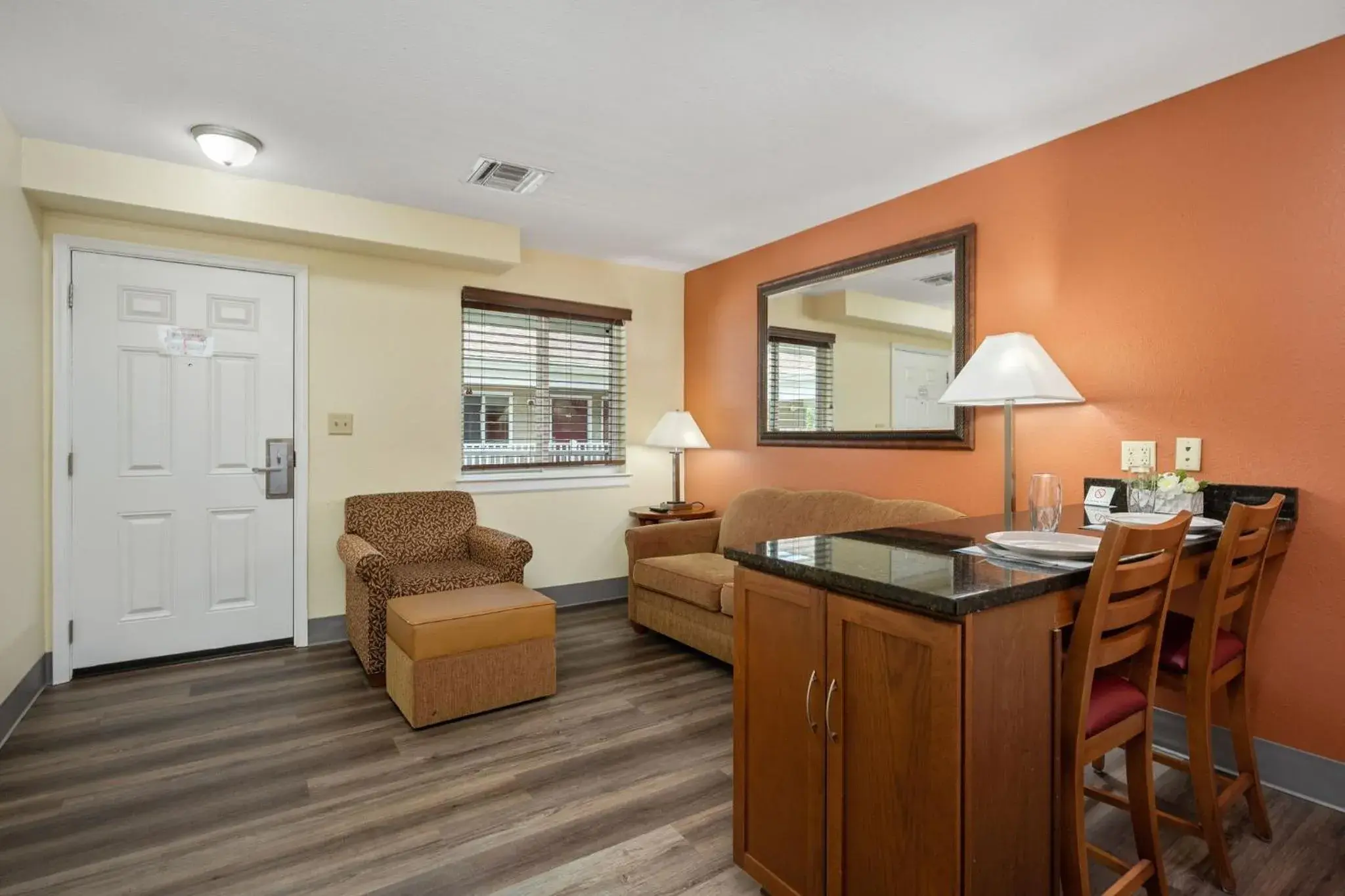 Living room in Affordable Suites of America Stafford Quantico Living room in Affordable Suites of America Stafford Quantico