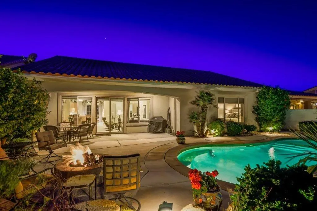 Swimming pool in Desert Fairway Oasis