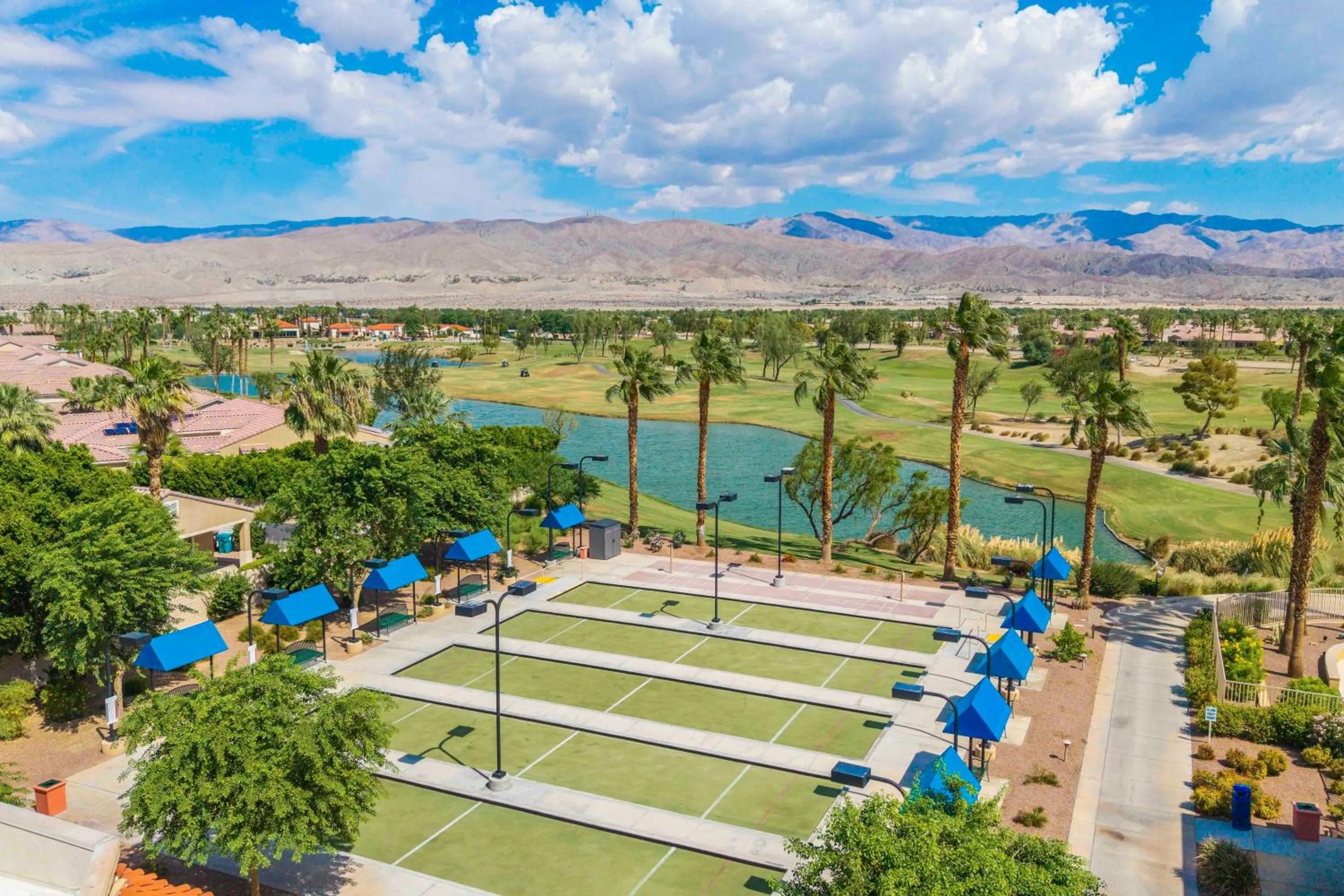 Swimming pool in Desert Fairway Oasis