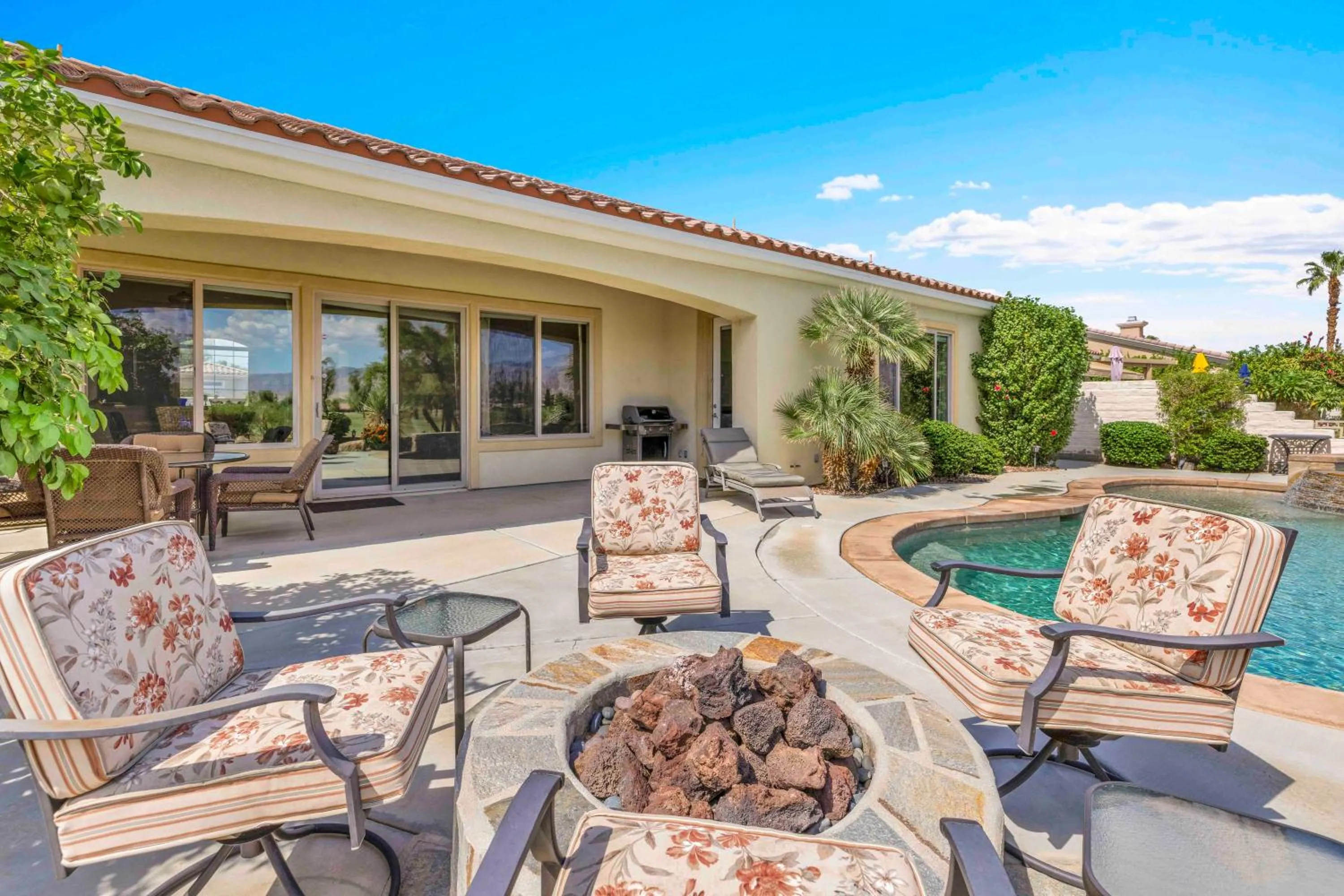 Swimming pool in Desert Fairway Oasis