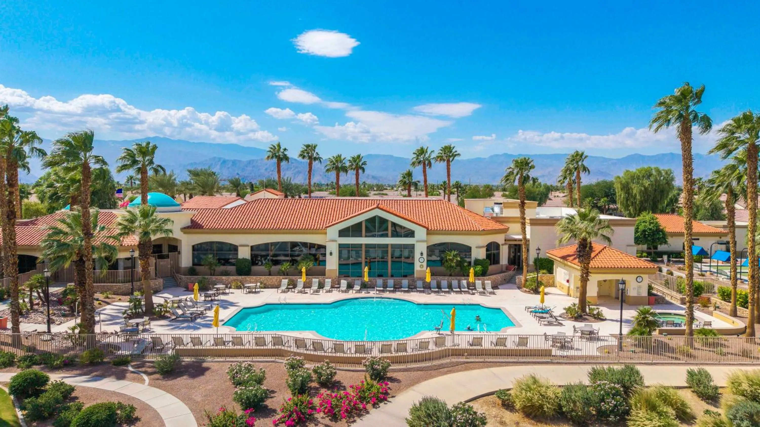 Swimming pool in Desert Fairway Oasis