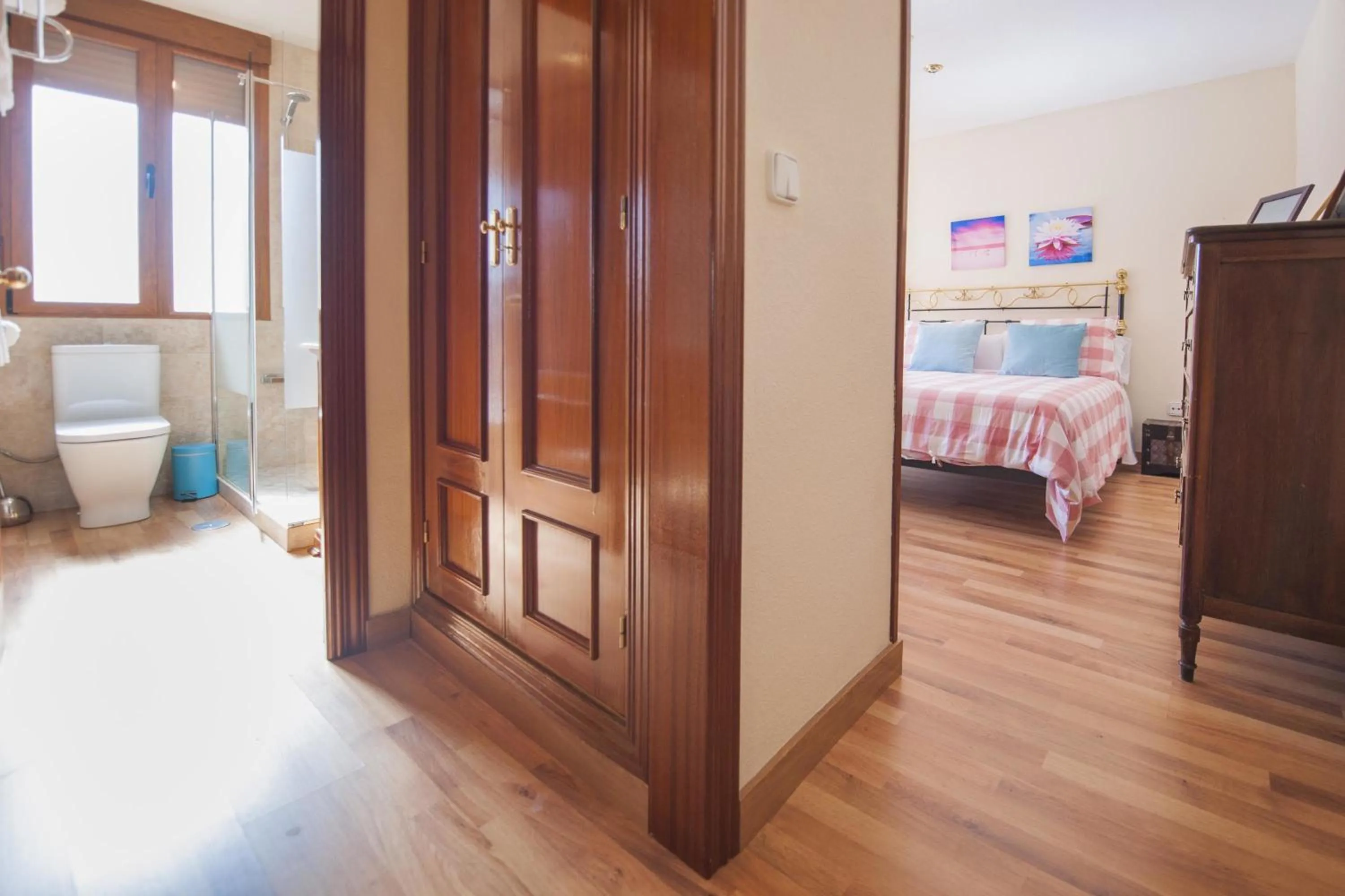 Shower, Bed in Atico-Terraza Imperial