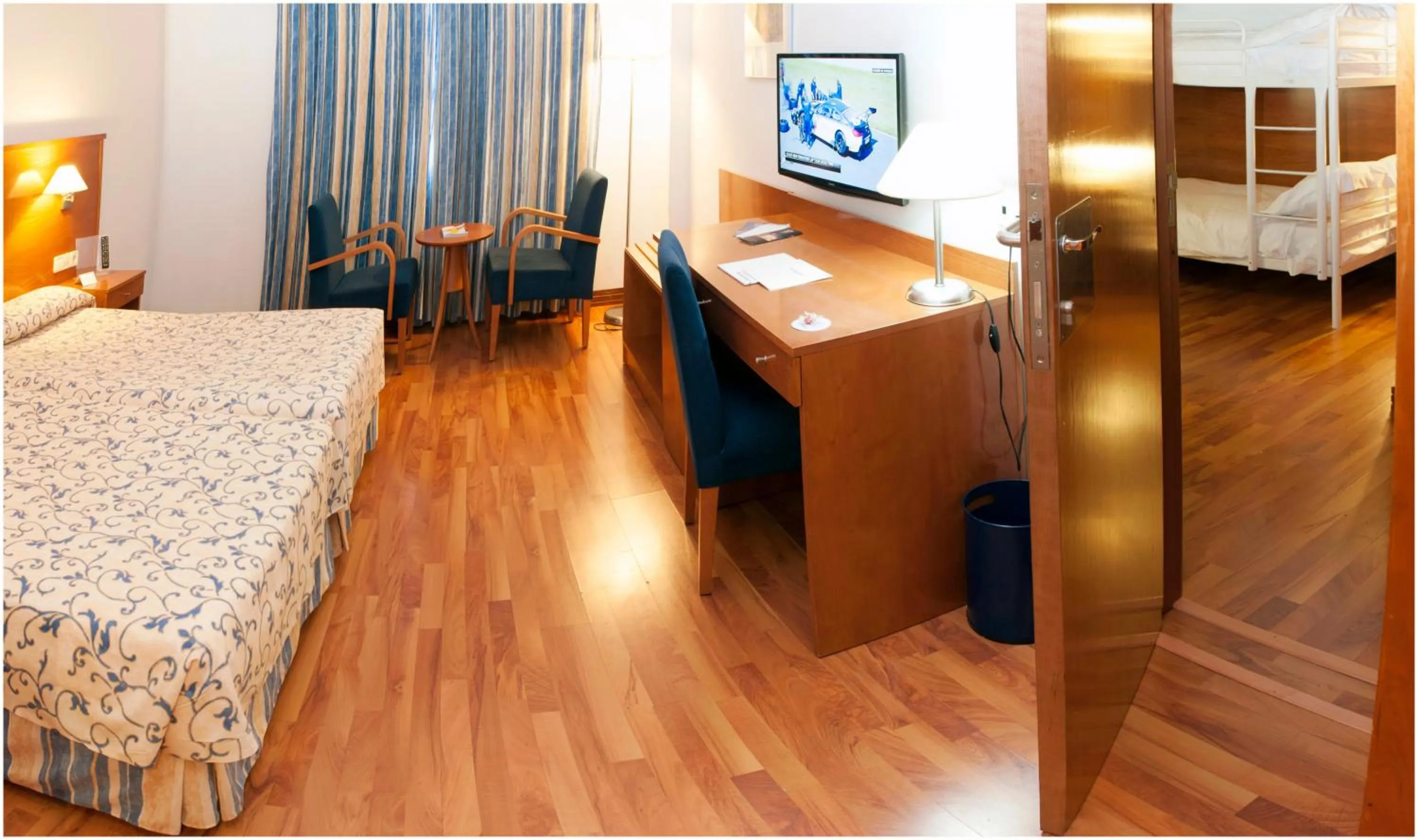 Photo of the whole room, Bed in Extremadura Hotel