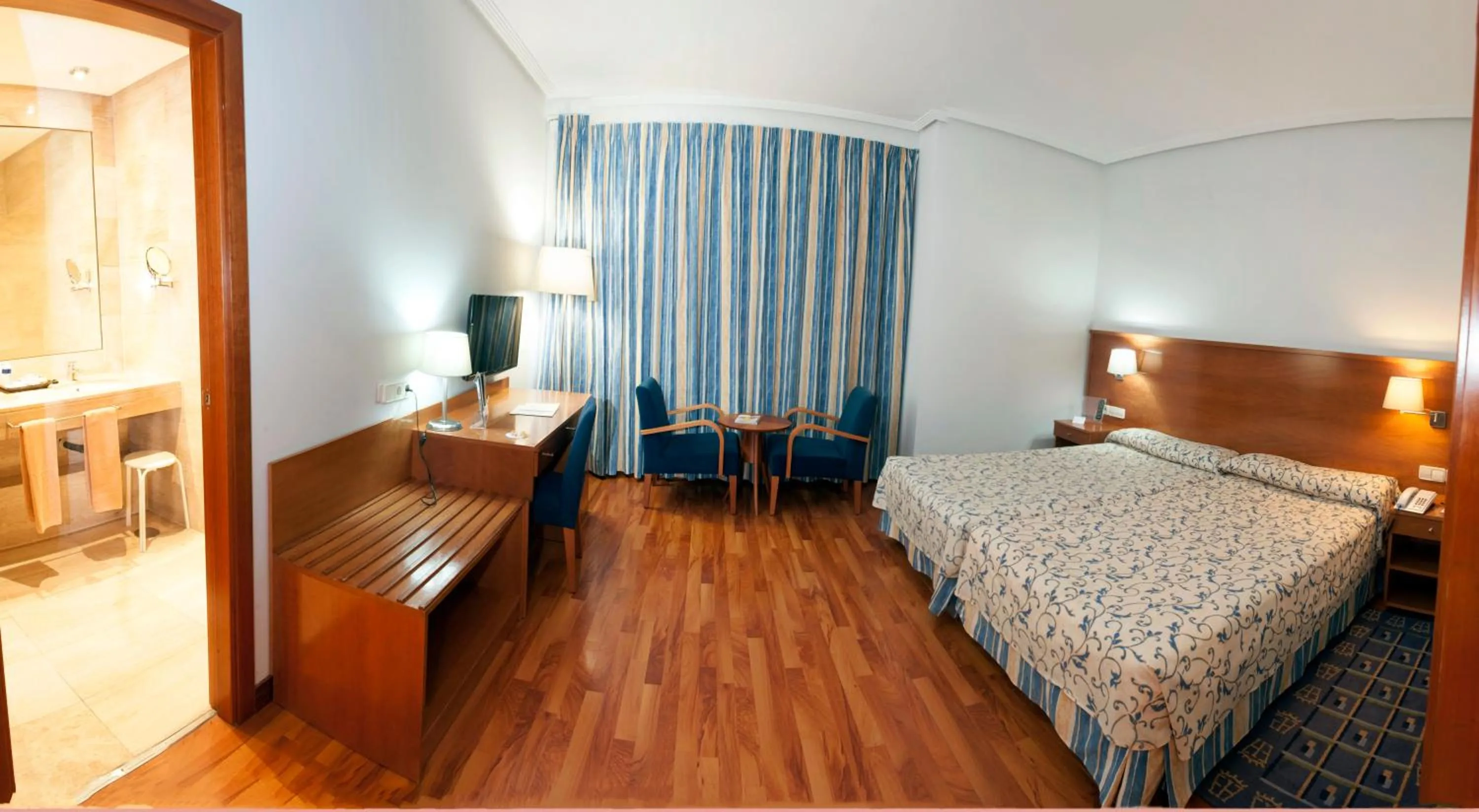 Photo of the whole room, Bed in Extremadura Hotel