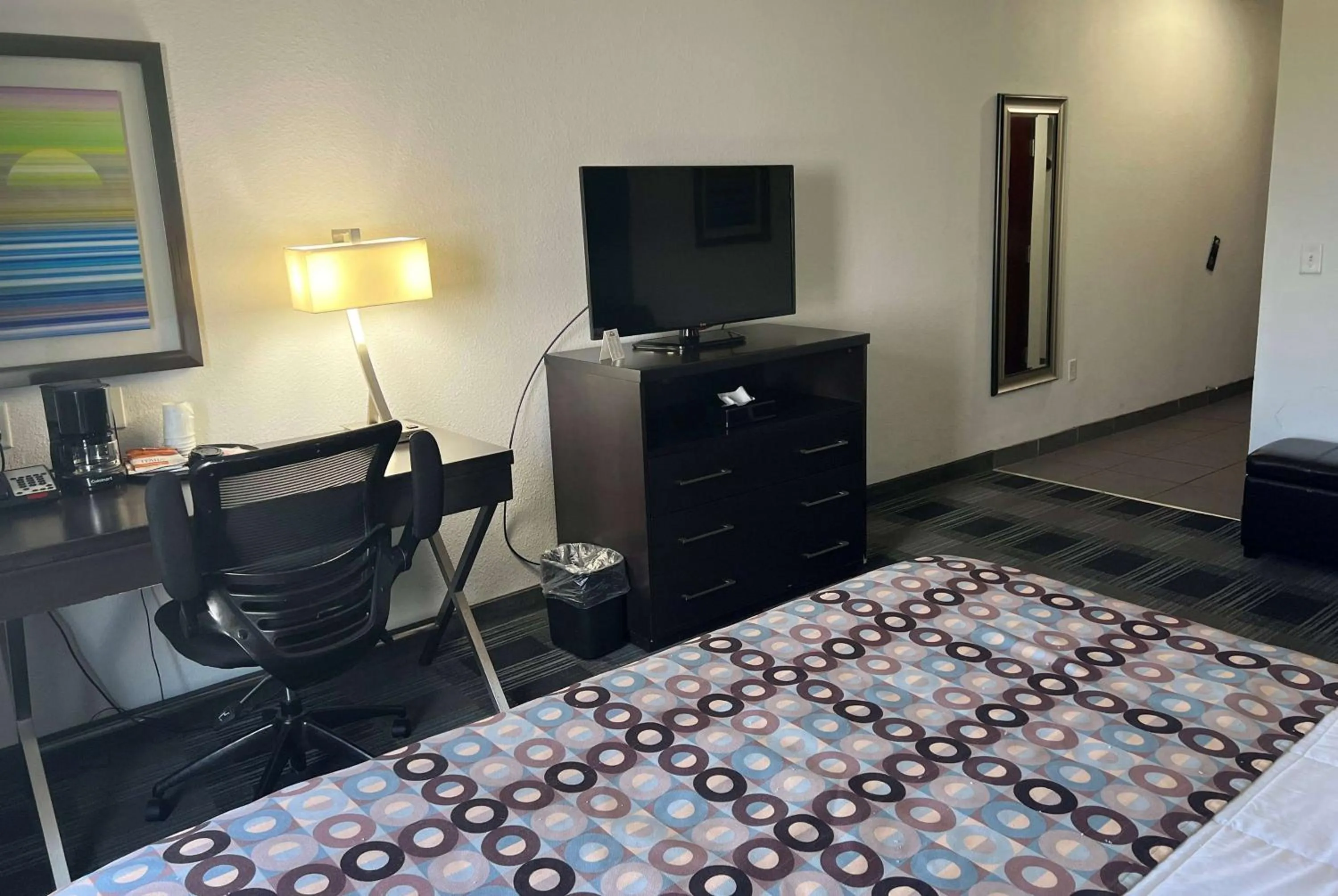 Photo of the whole room, Bed in Days Inn by Wyndham Alva