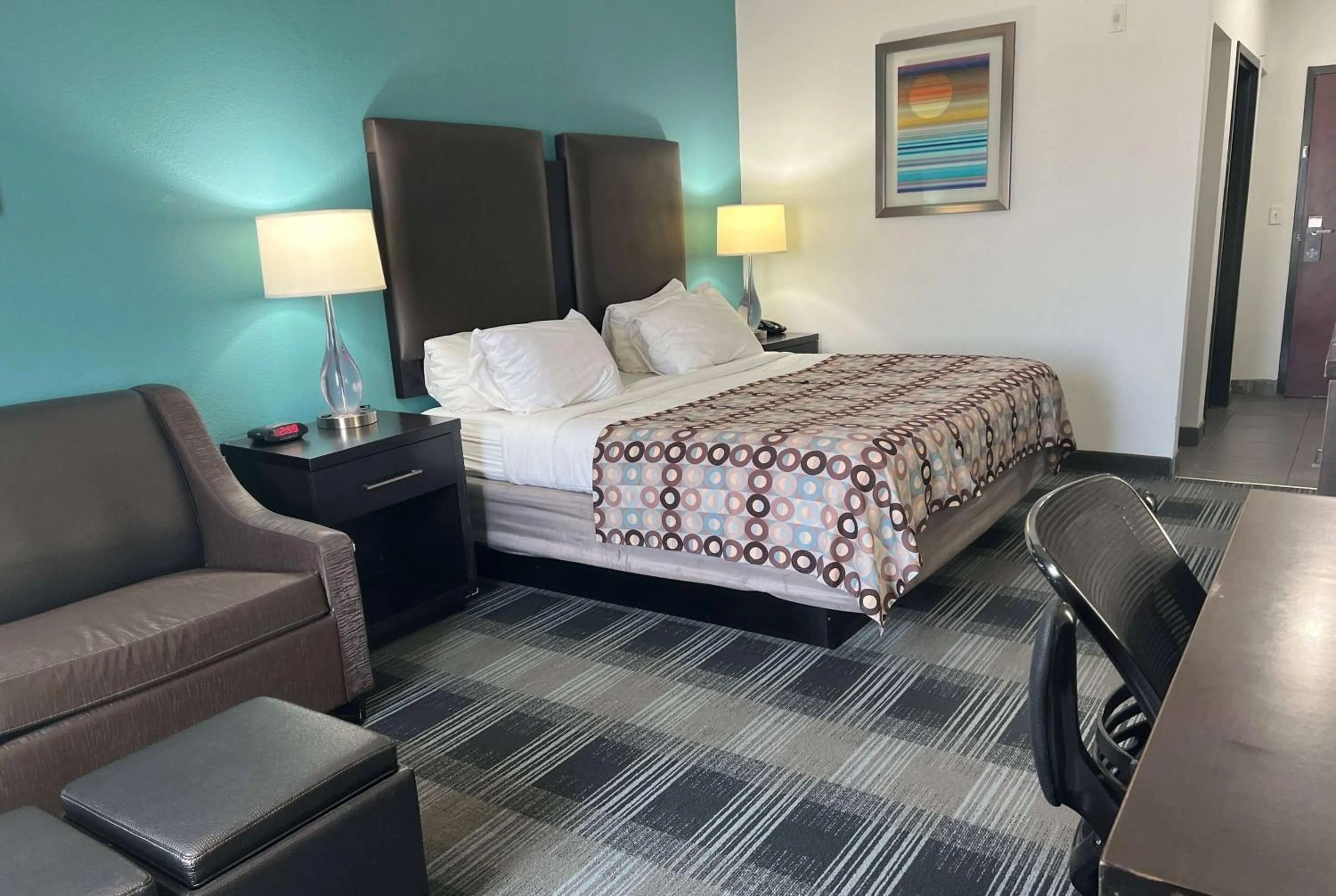 Photo of the whole room, Bed in Days Inn by Wyndham Alva