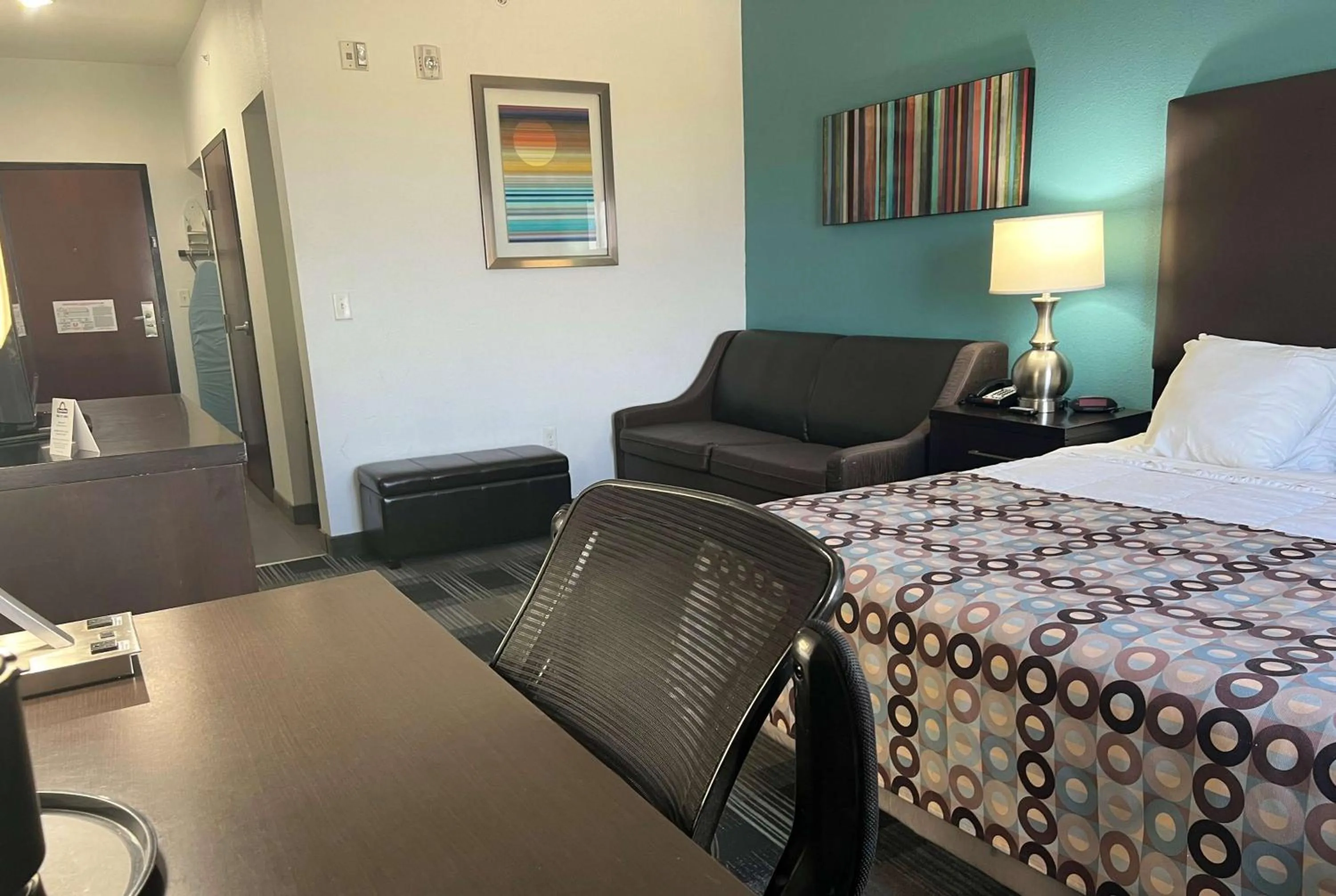 Photo of the whole room, Bed in Days Inn by Wyndham Alva