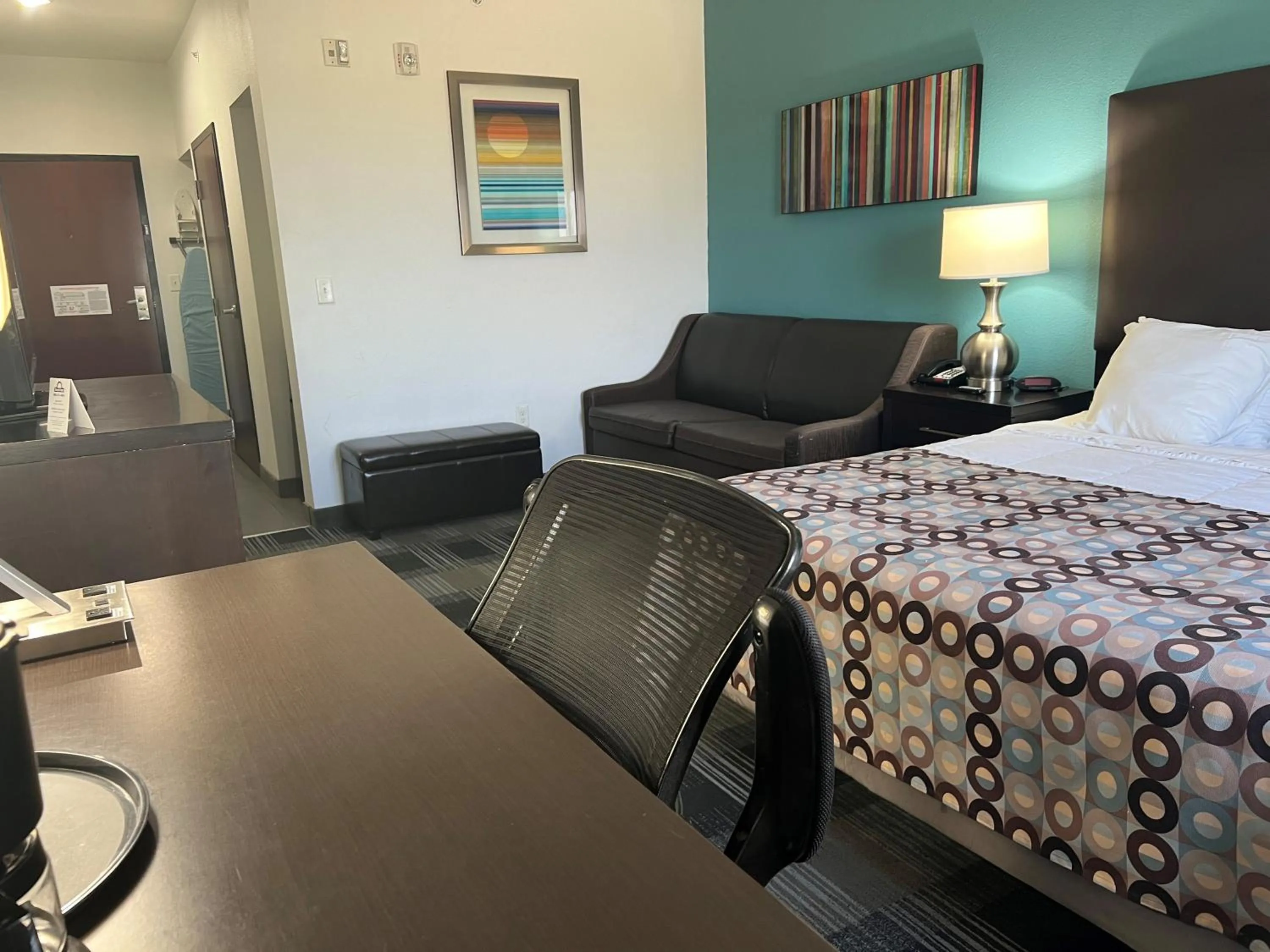 Bed in Days Inn by Wyndham Alva