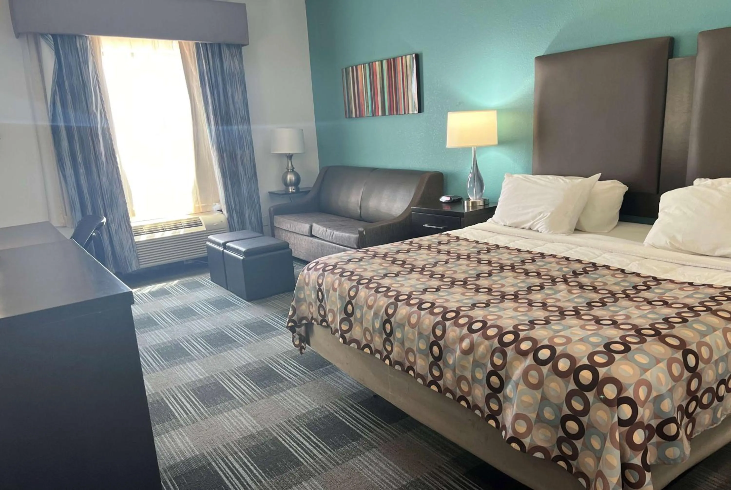 Photo of the whole room, Bed in Days Inn by Wyndham Alva