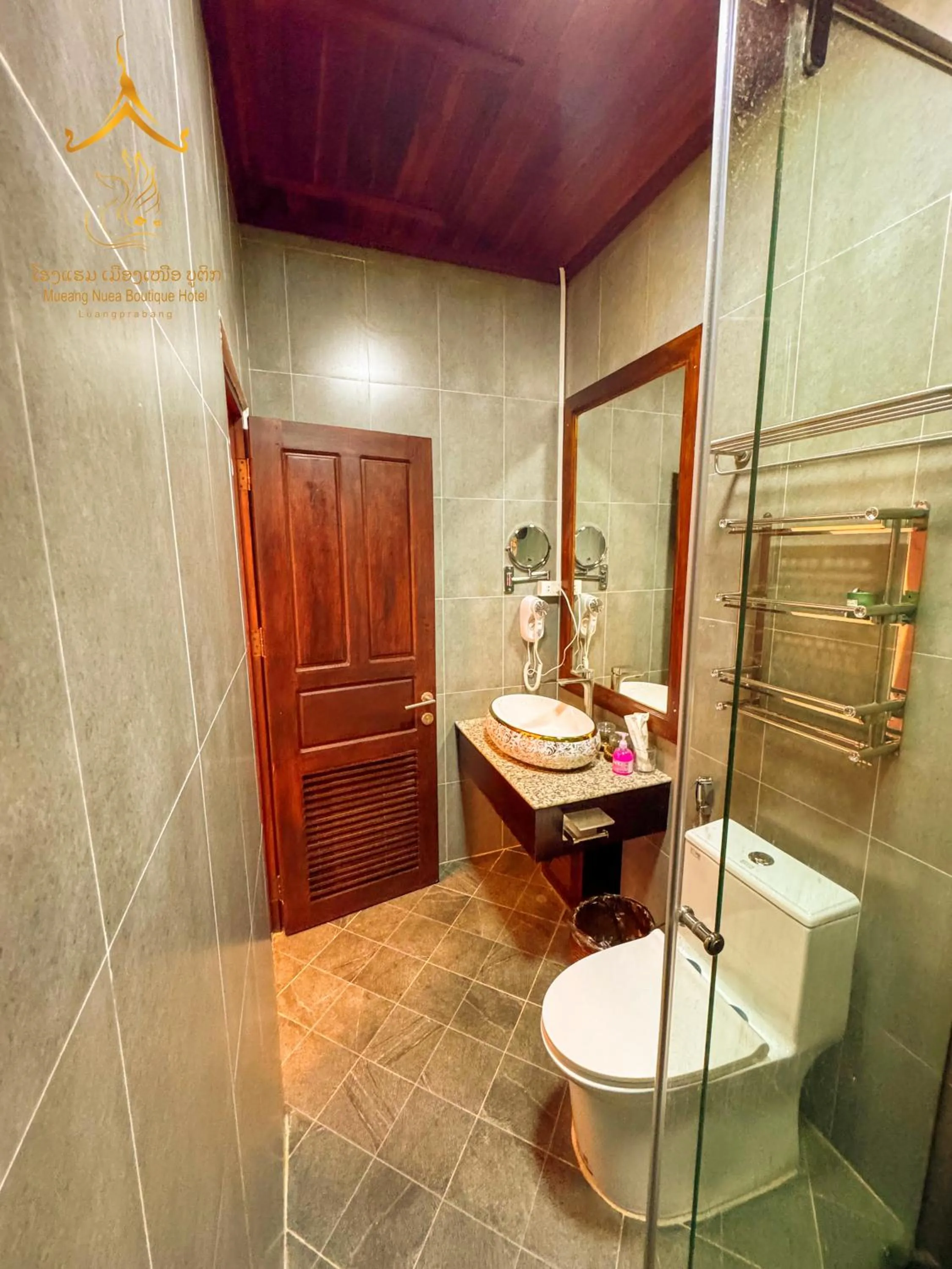 Toilet in Mueang Nuea Boutique Hotel