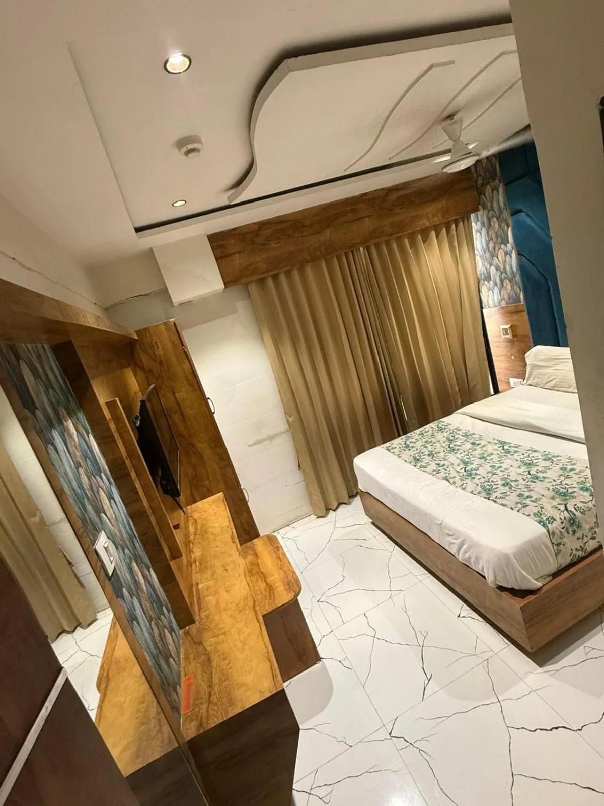 Bed in Hotel Pride Villa