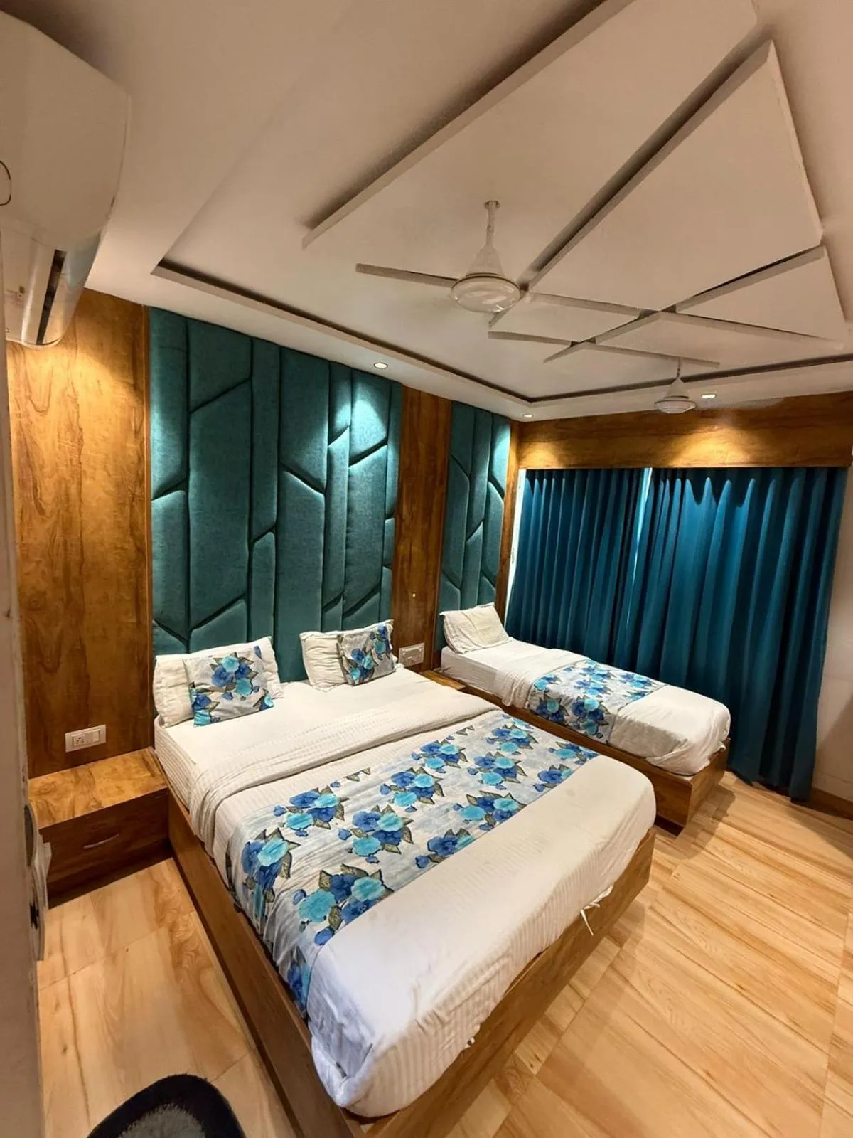 Bed in Hotel Pride Villa
