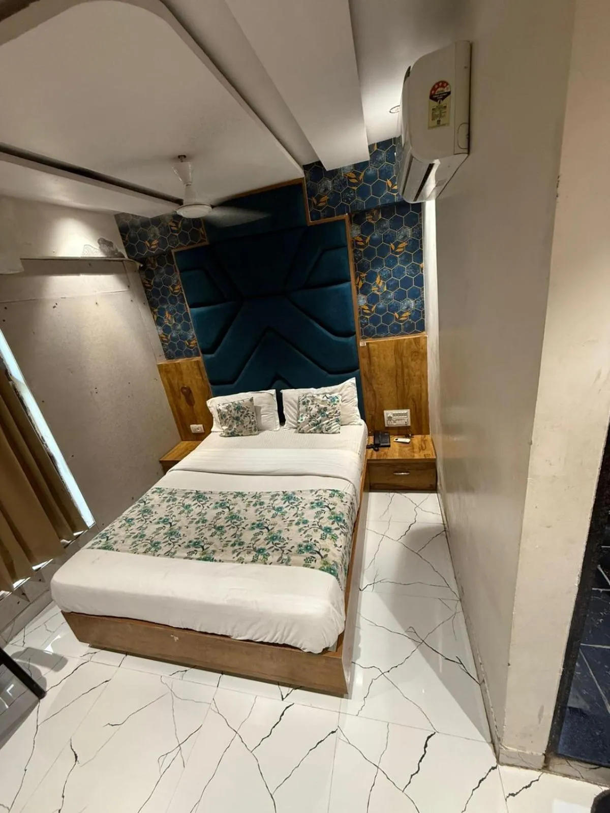 Bed in Hotel Pride Villa