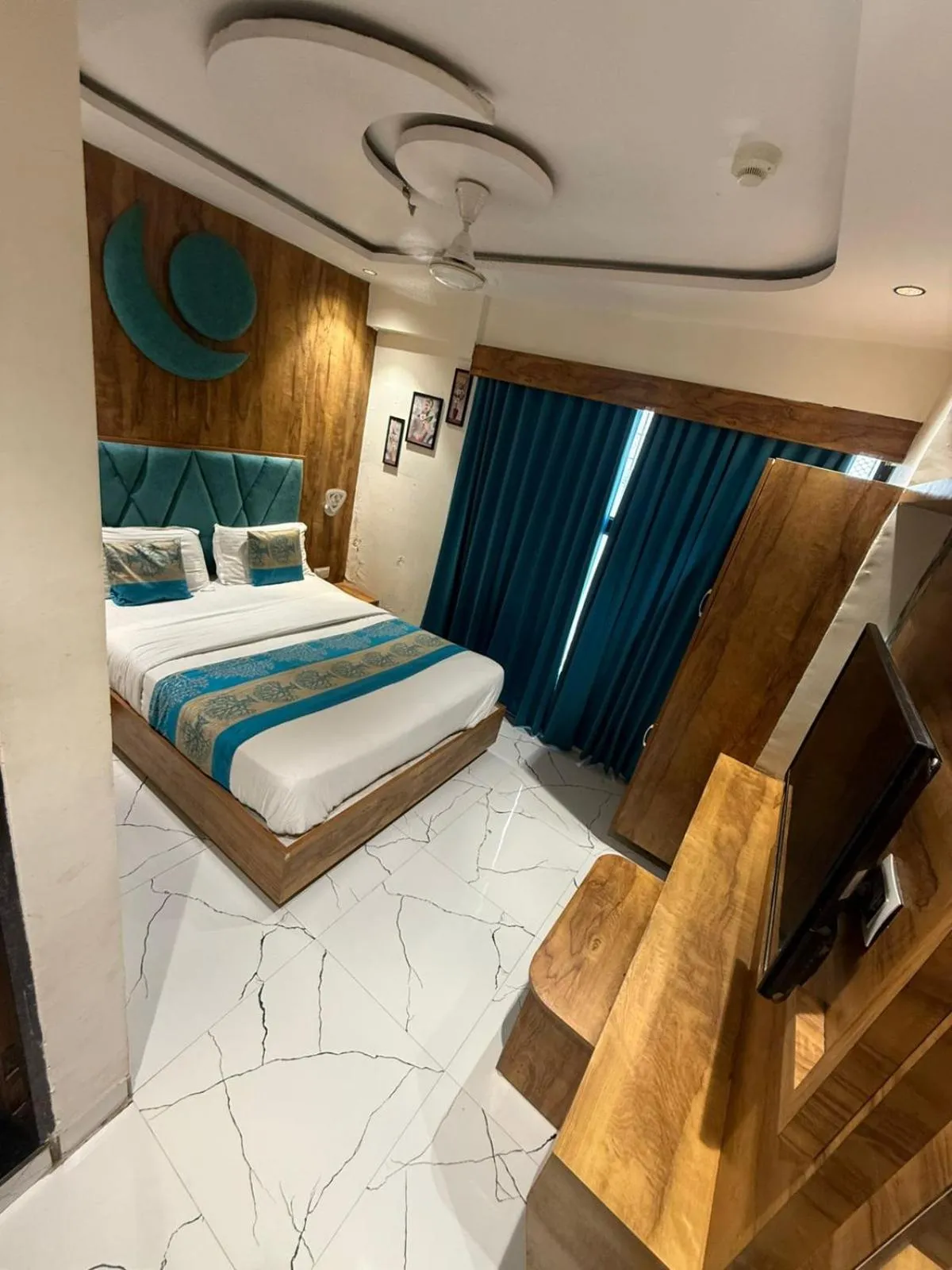 Bed in Hotel Pride Villa
