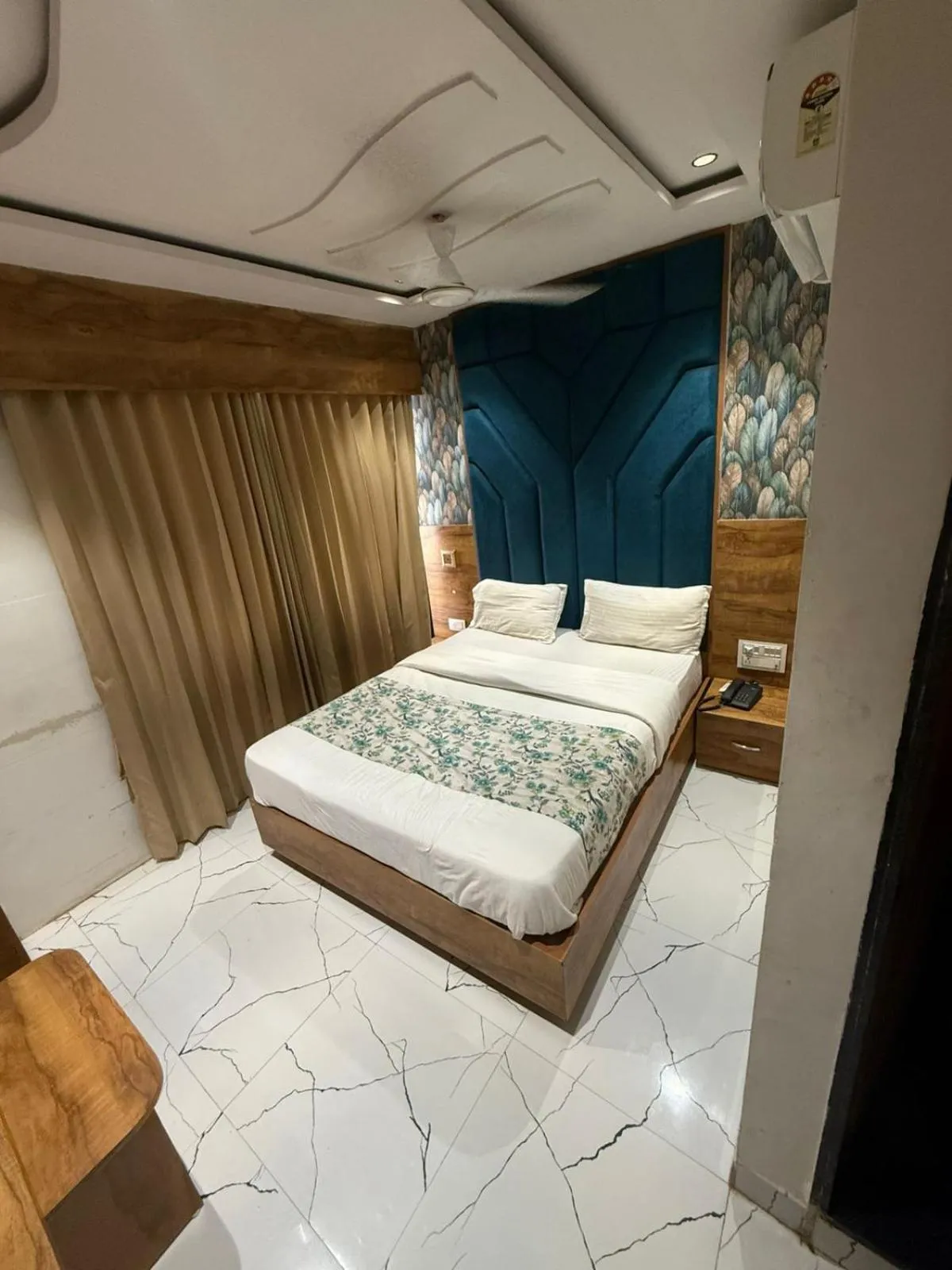 Bed in Hotel Pride Villa