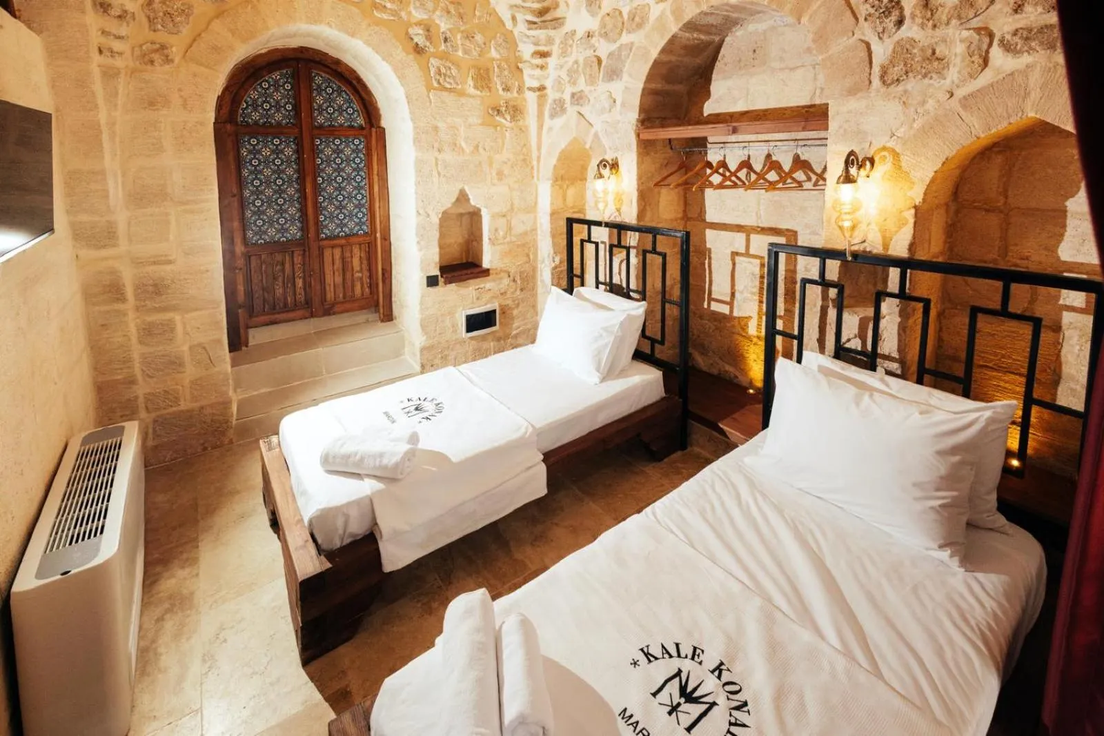 Photo of the whole room, Bed in Kale Konak Hotel