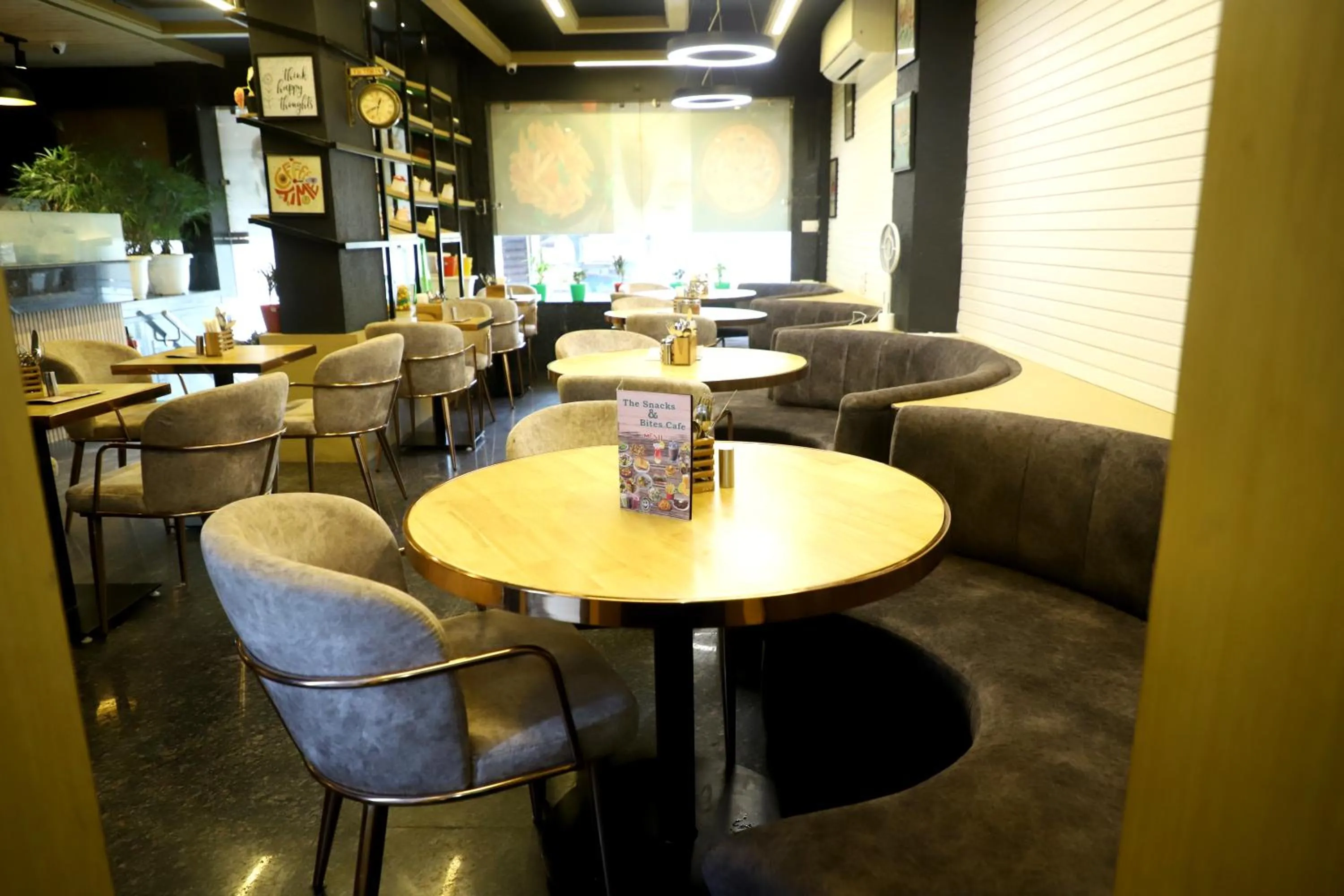Restaurant/places to eat in Flourish Stay Saket near Max Hospital