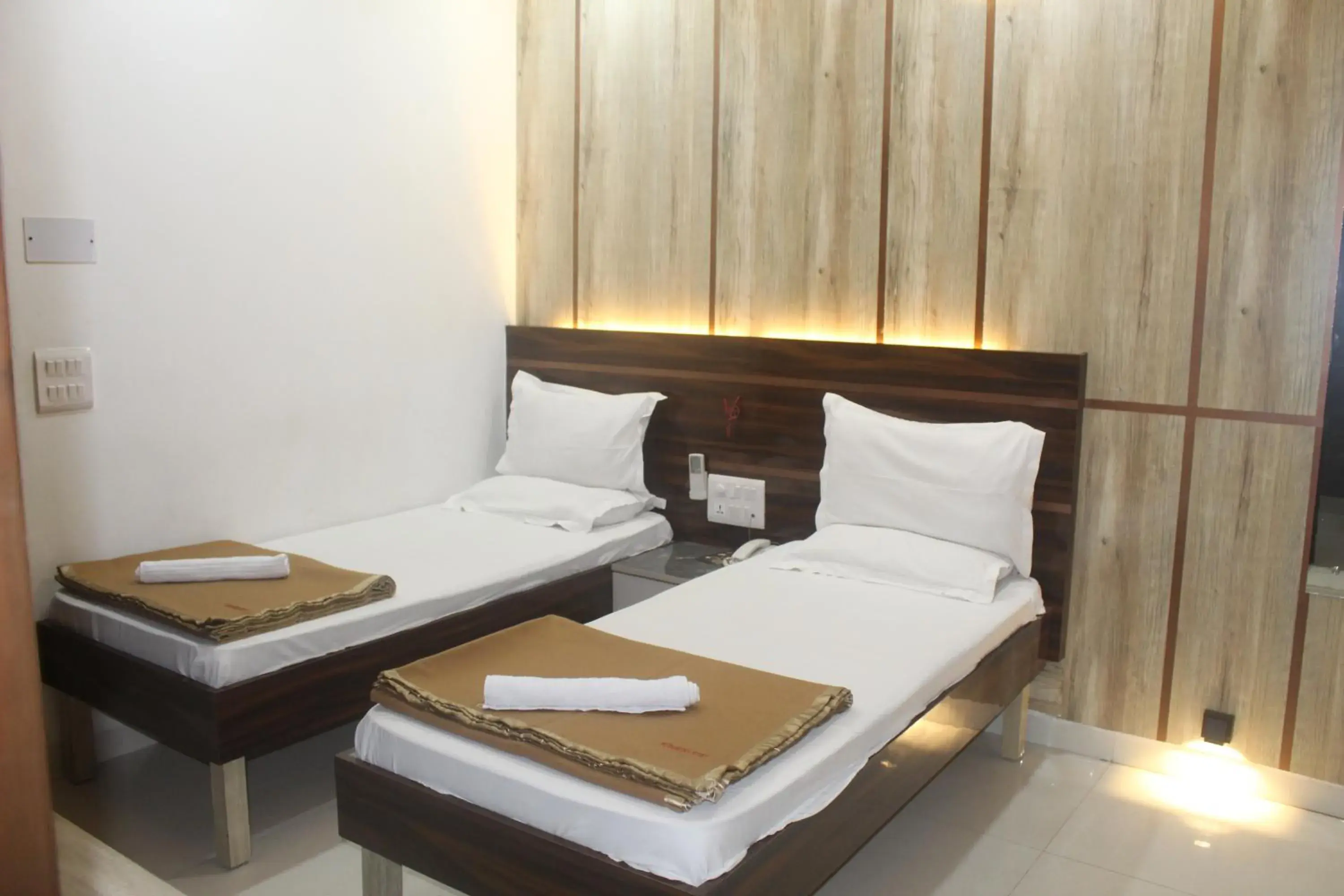 Twin Room - single occupancy in Flourish Stay Saket near Max Hospital Twin Room - single occupancy in Flourish Stay Saket near Max Hospital