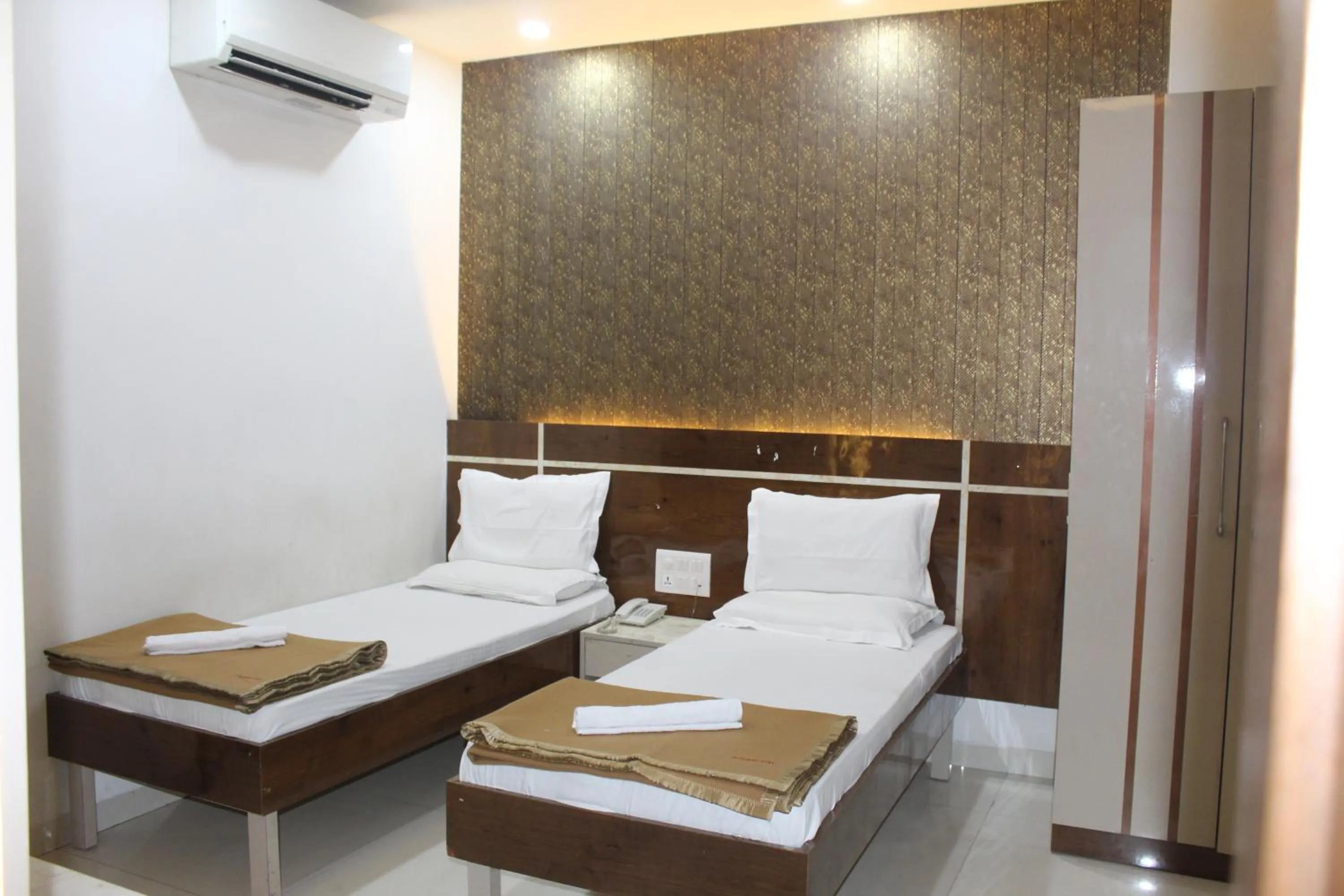 Photo of the whole room, Bed in Flourish Stay Saket near Max Hospital