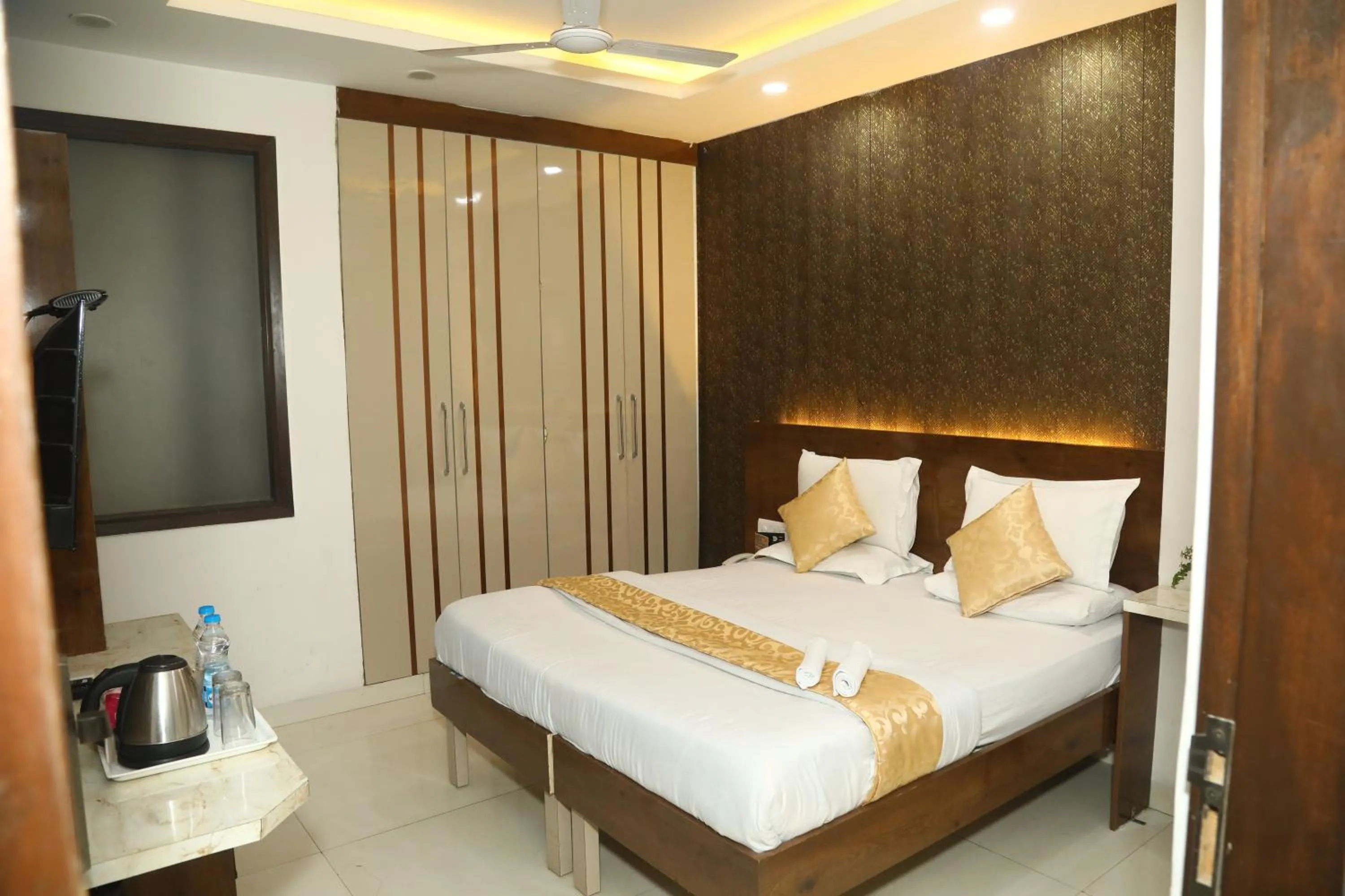 Photo of the whole room, Bed in Flourish Stay Saket near Max Hospital