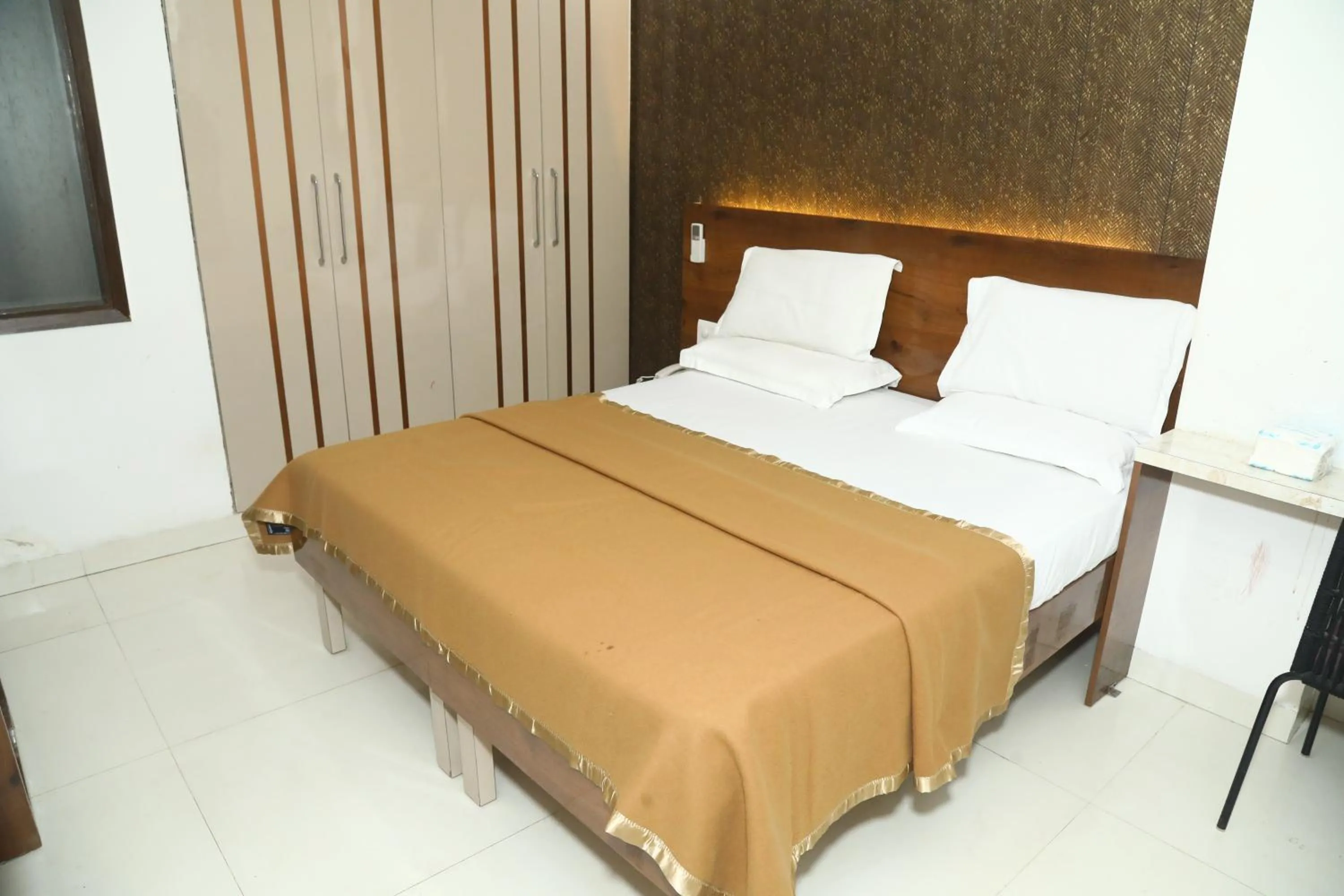Photo of the whole room, Bed in Flourish Stay Saket near Max Hospital