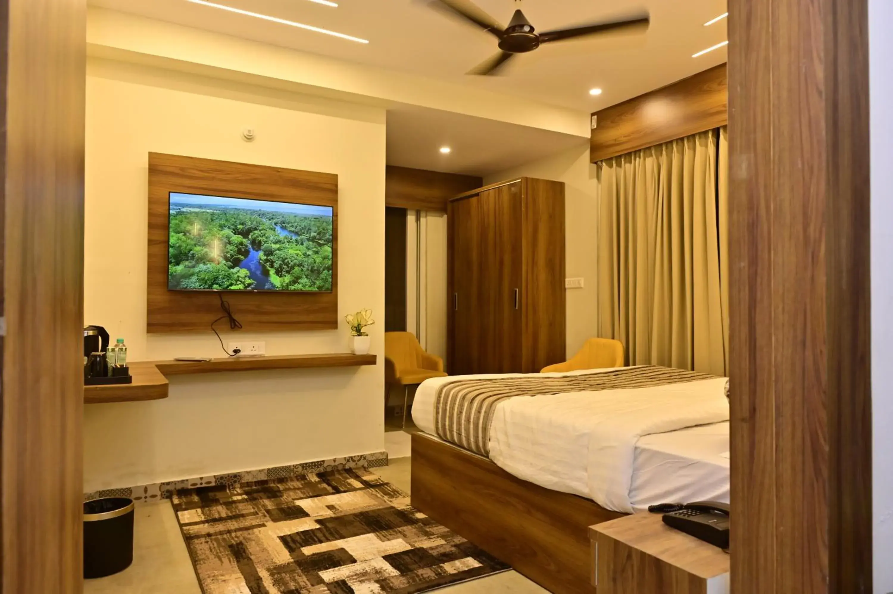 Hotel Noble Nook, 100 Ft Road, Indiranagar Hotel Noble Nook, 100 Ft Road, Indiranagar