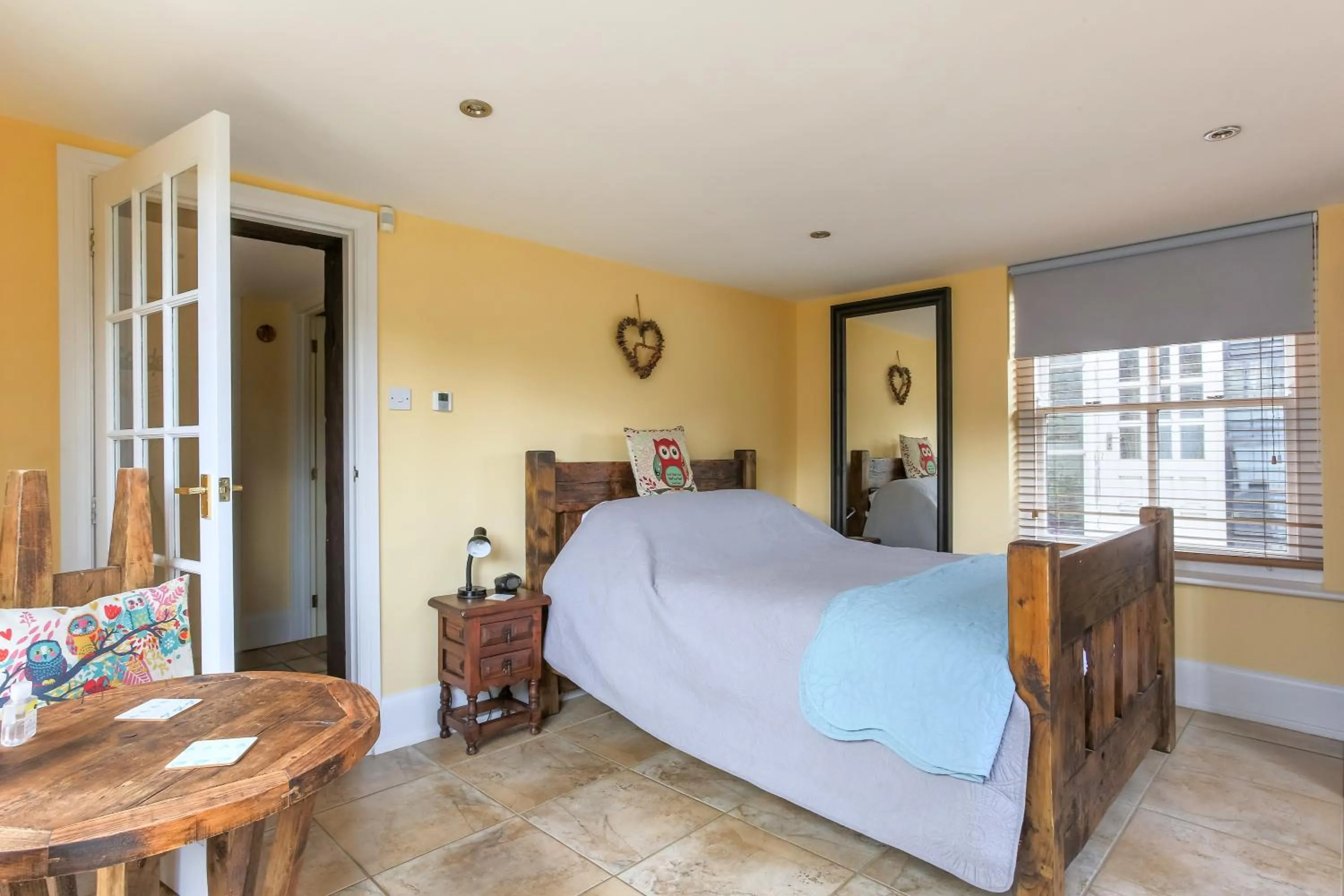 Photo of the whole room, Bed in Point Farm