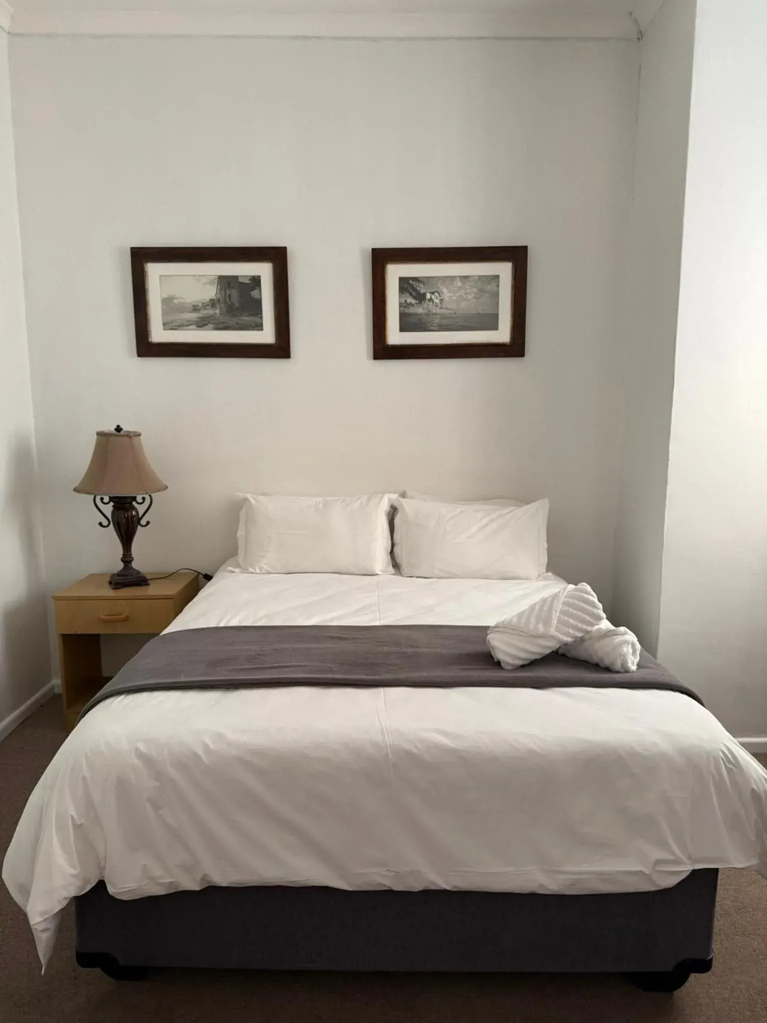 Budget Double Room in The Royal Lodge Budget Double Room in The Royal Lodge
