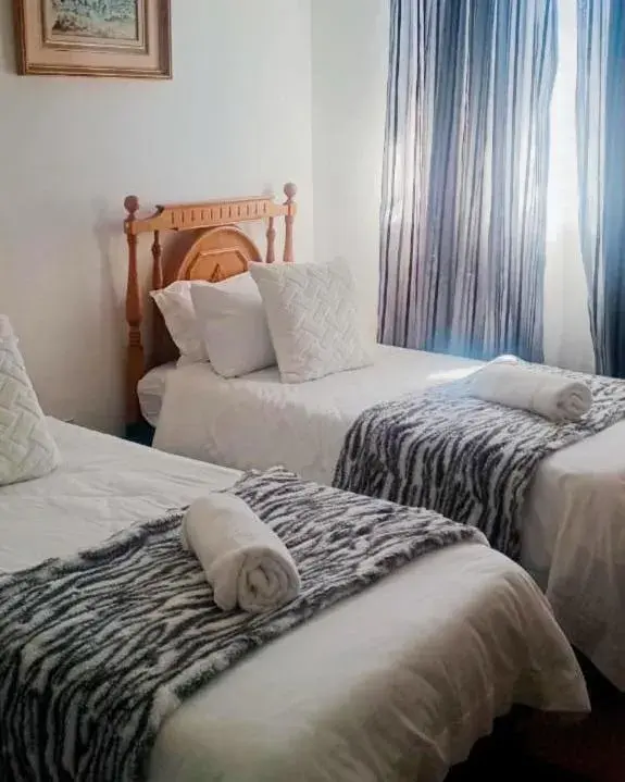 Twin Room - single occupancy in The Royal Lodge Twin Room - single occupancy in The Royal Lodge