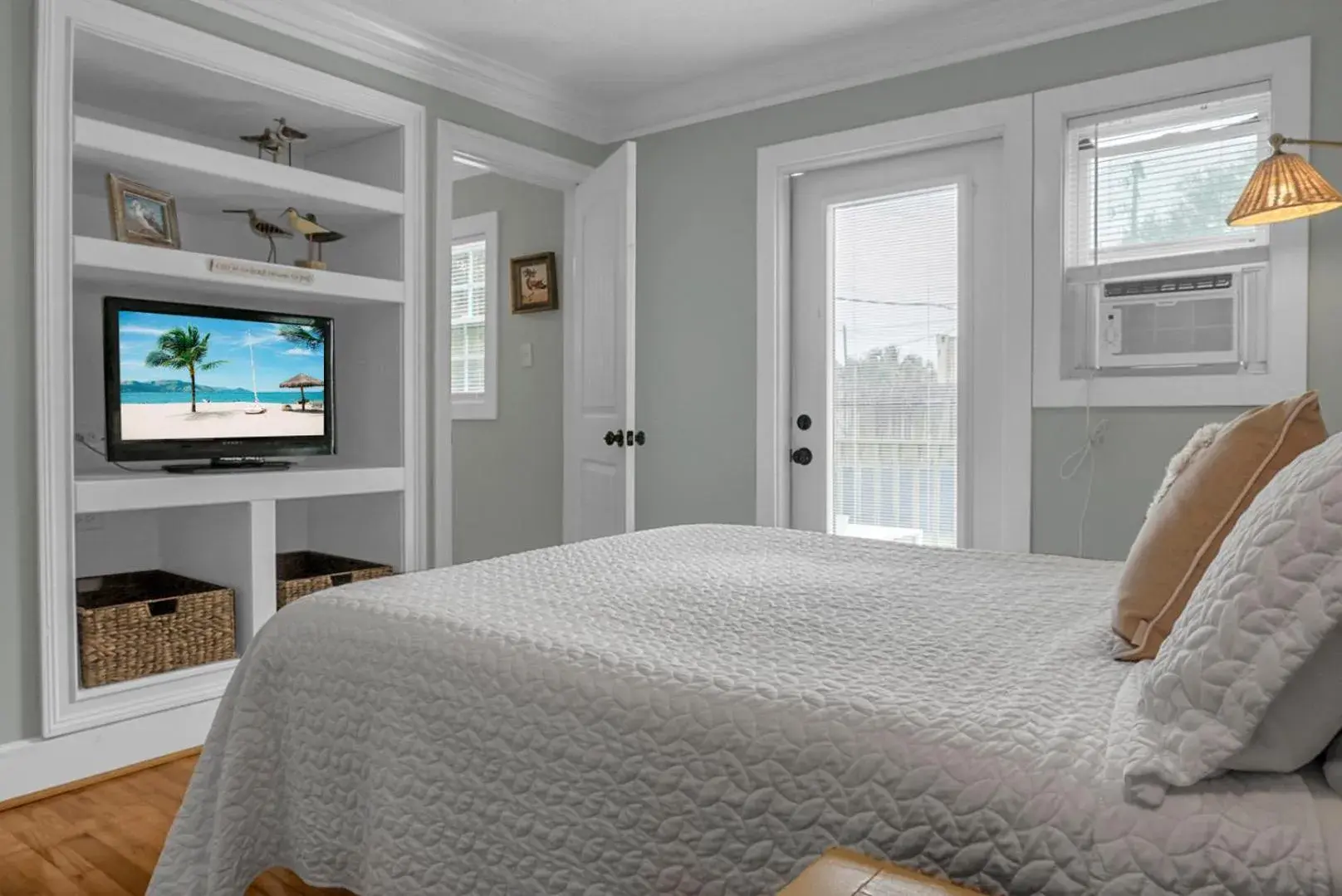 Bed in Carolina Beach Inn Bed in Carolina Beach Inn