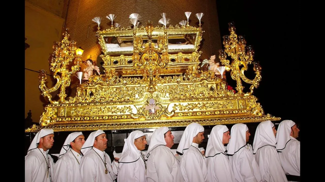 People in Hotel Dila