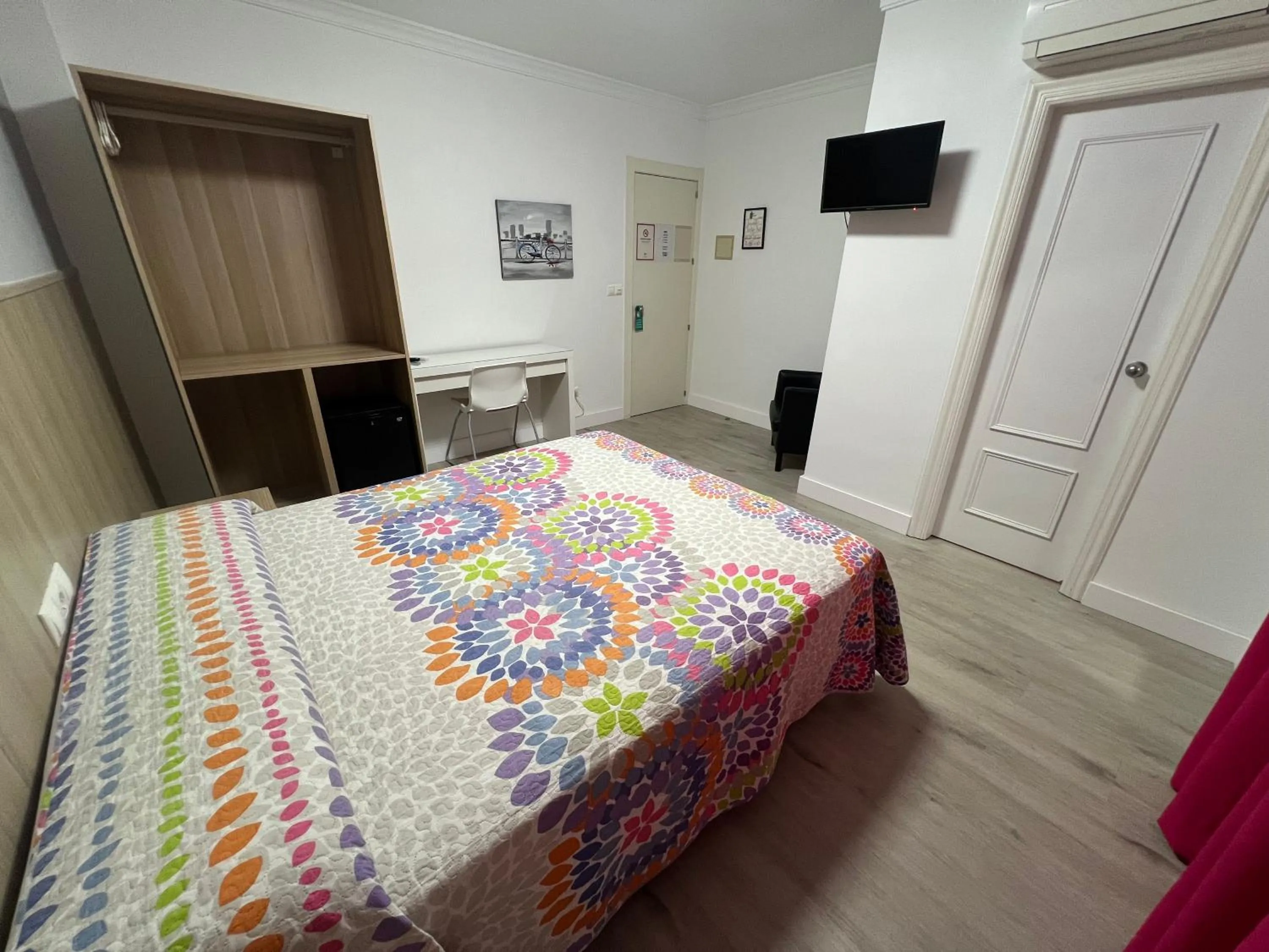 Bedroom, Bed in Hotel Dila