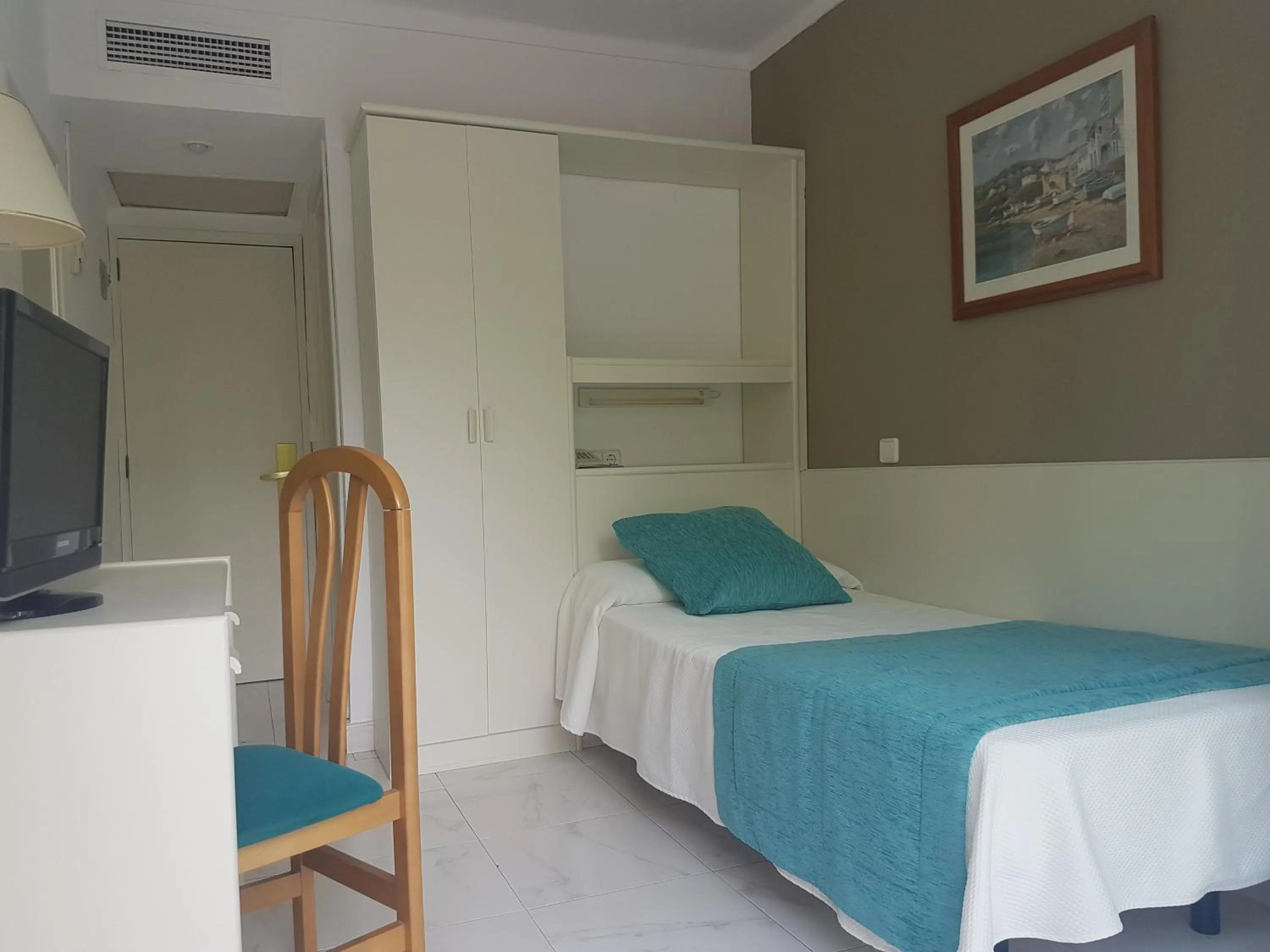 Photo of the whole room, Bed in Hotel Mariant