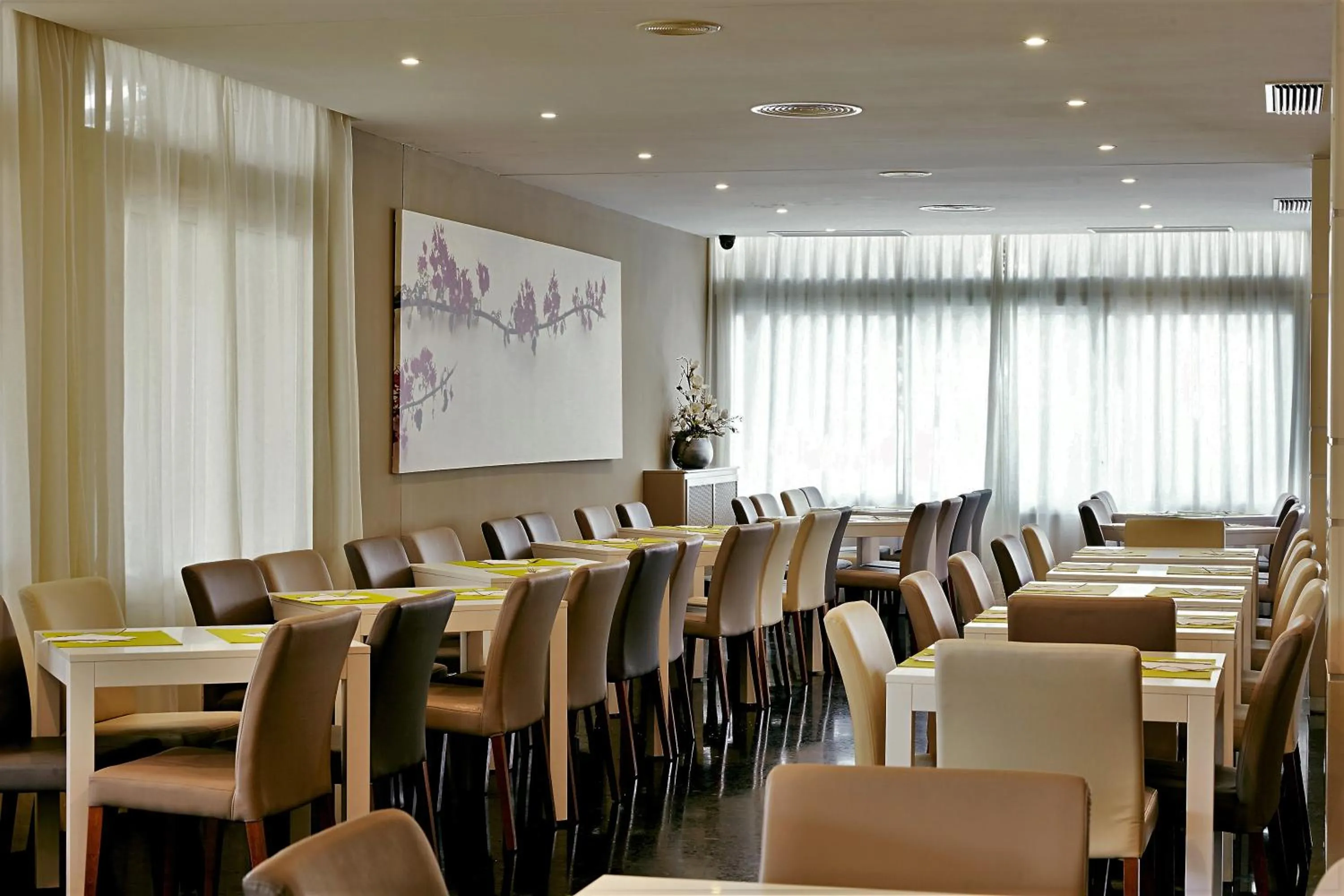 Restaurant/places to eat in Hotel Mariant