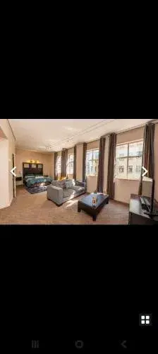 Lawrence Motubatse Native Suites 411 Lawrence Motubatse Native Suites 411
