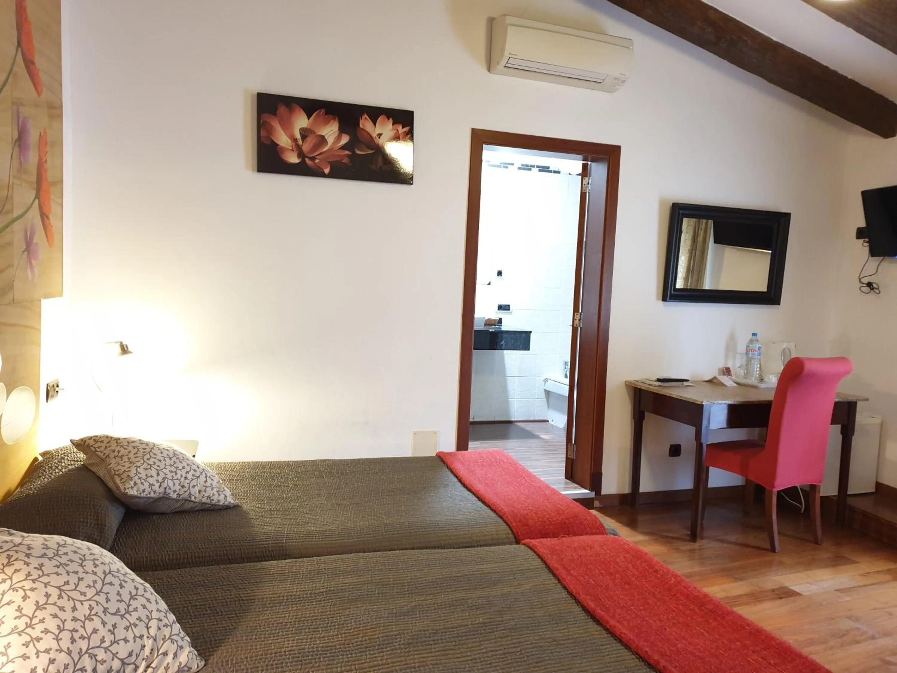 Bed in Hotel Segles - Turismo de Interior