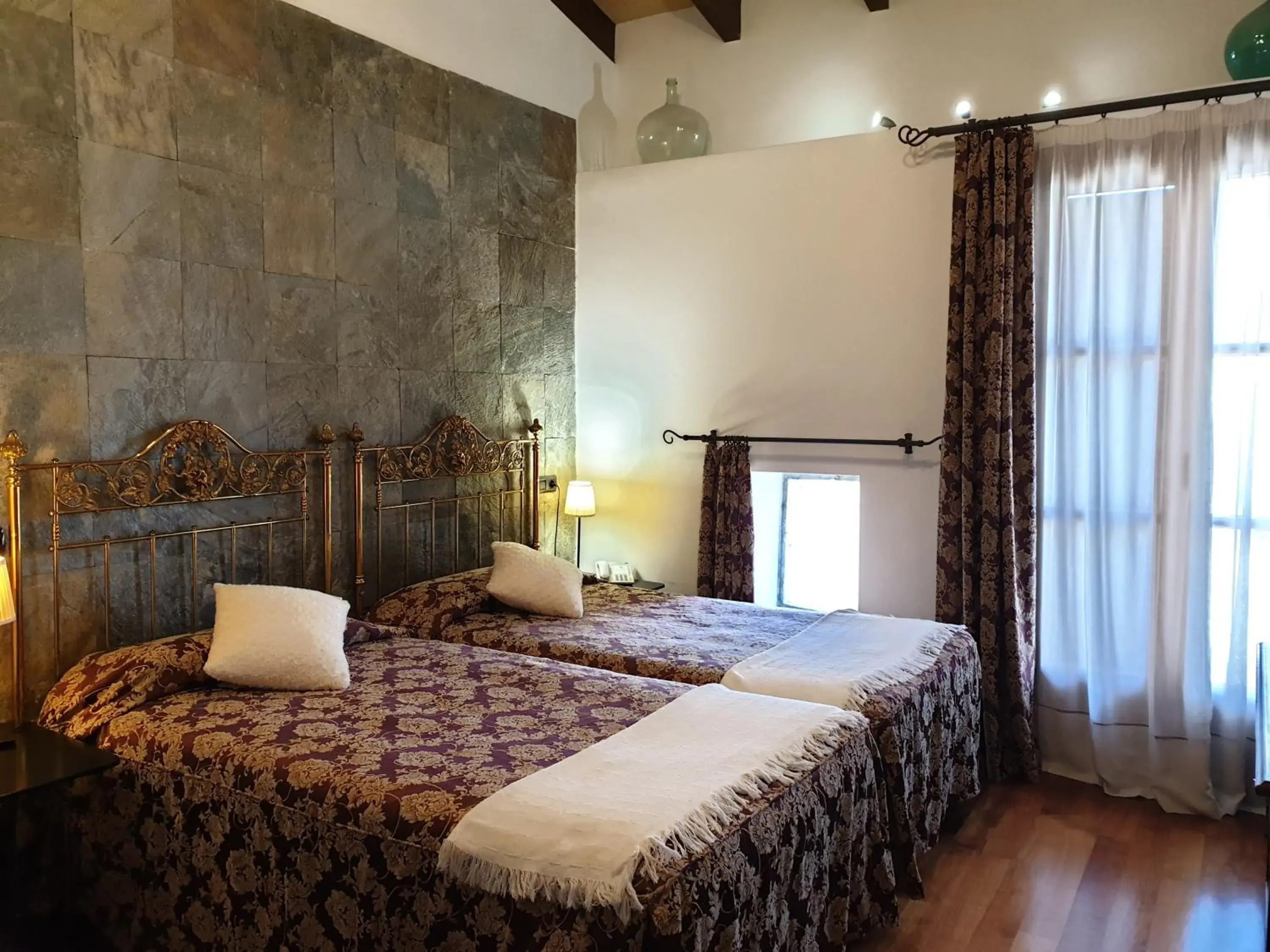 Bed in Hotel Segles - Turismo de Interior Bed in Hotel Segles - Turismo de Interior