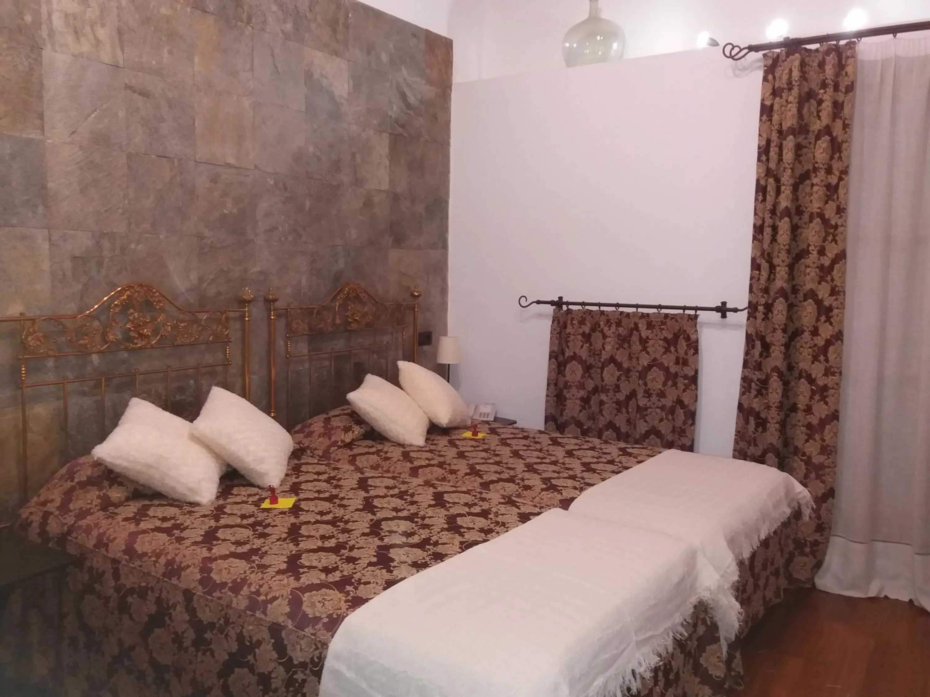 Night, Bed in Hotel Segles - Turismo de Interior