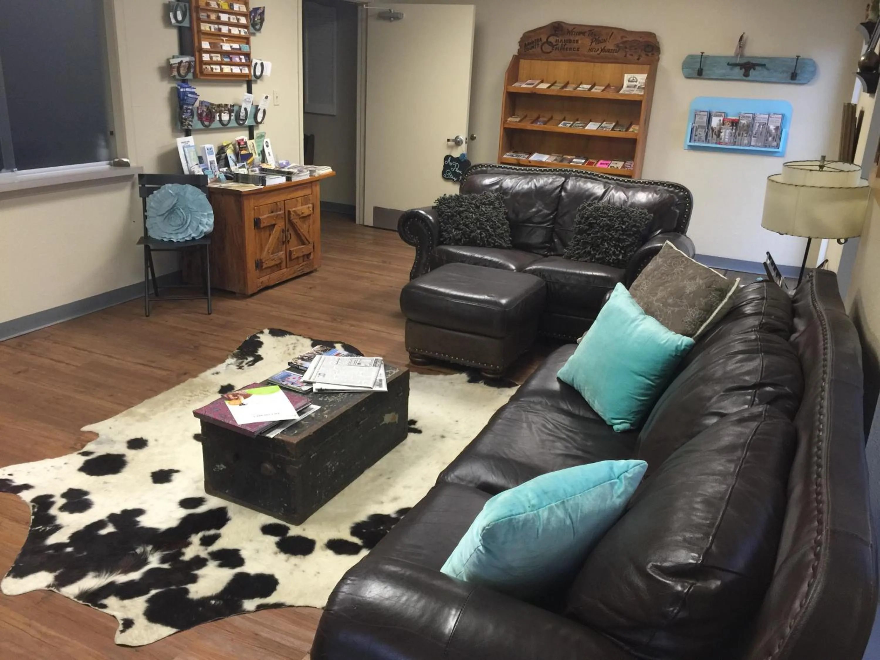 Communal lounge/ TV room in A Place to Stay Rooms