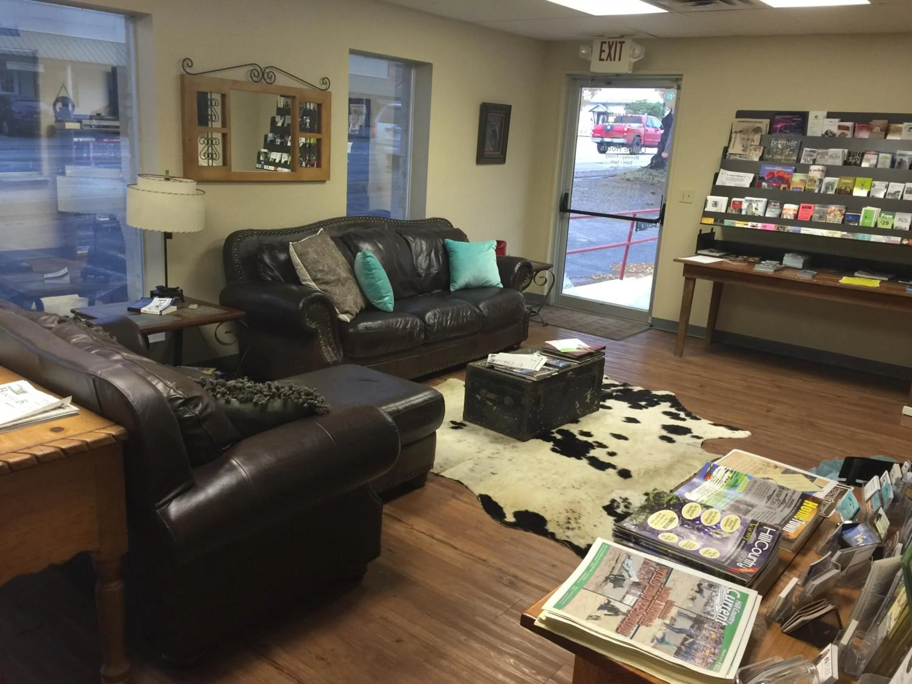 Communal lounge/ TV room in A Place to Stay Rooms