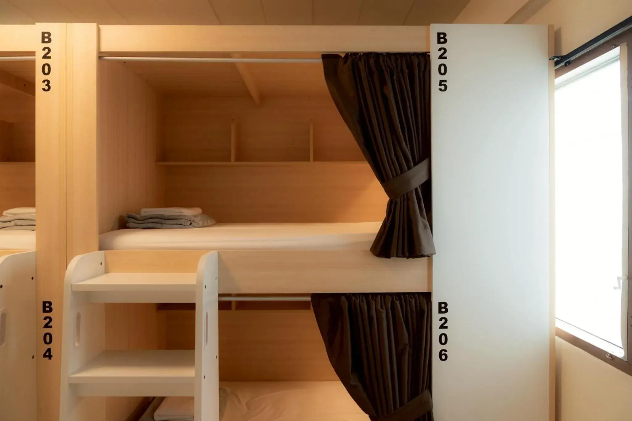 Bed in 6-Bed Mixed Dormitory Room in Monument Stay Bed in 6-Bed Mixed Dormitory Room in Monument Stay