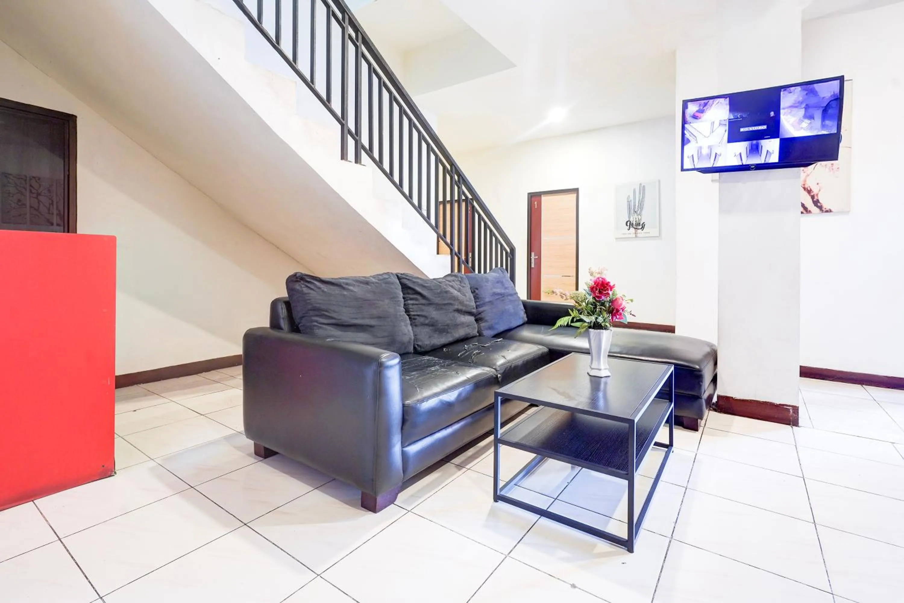 Lobby or reception in OYO 94774 Mulia House