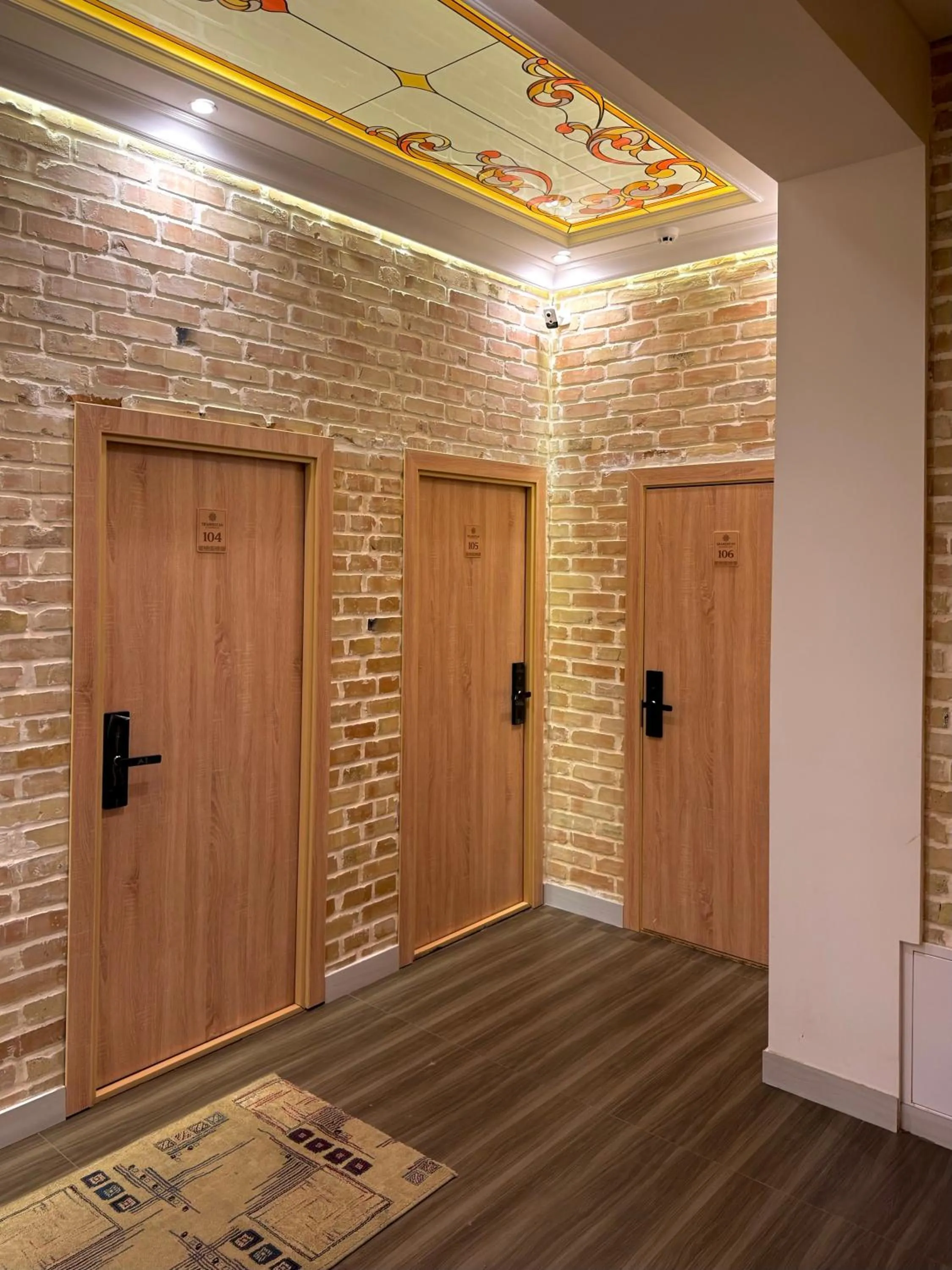 Communal lounge/ TV room in Shahristan Art Boutique Hotel