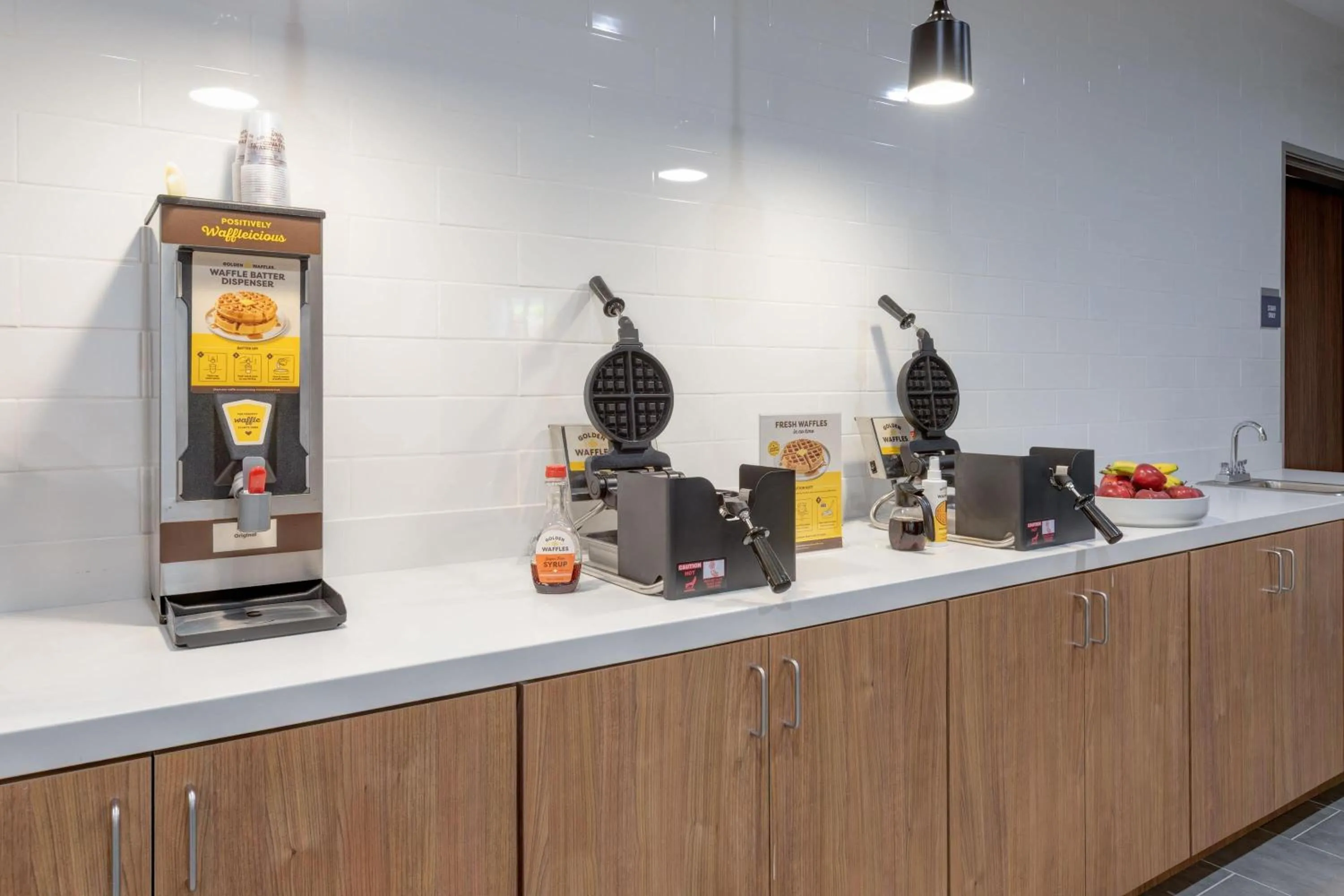 Breakfast in La Quinta Inn & Suites by Wyndham Eagle Pass