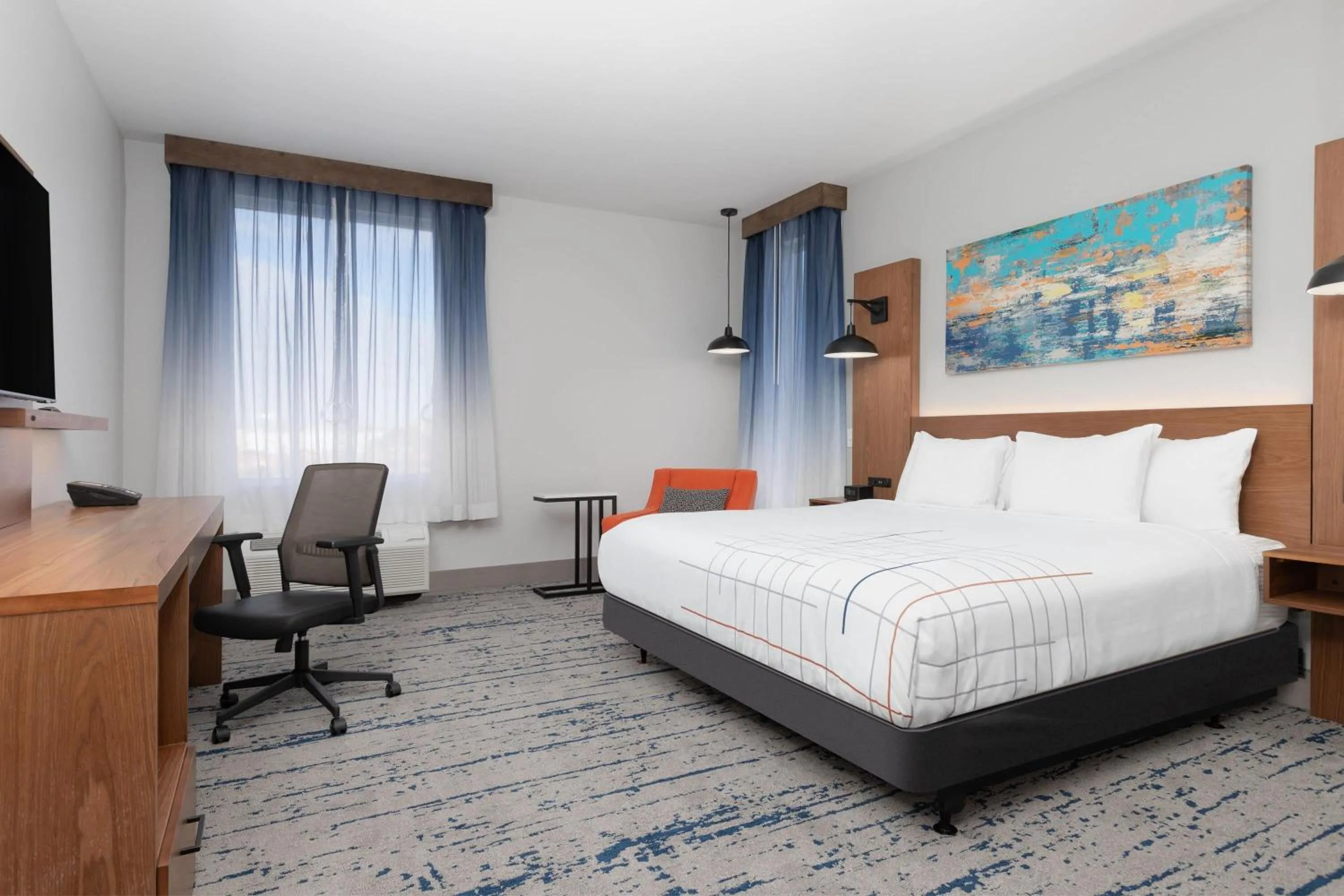 Photo of the whole room, Bed in La Quinta Inn & Suites by Wyndham Eagle Pass